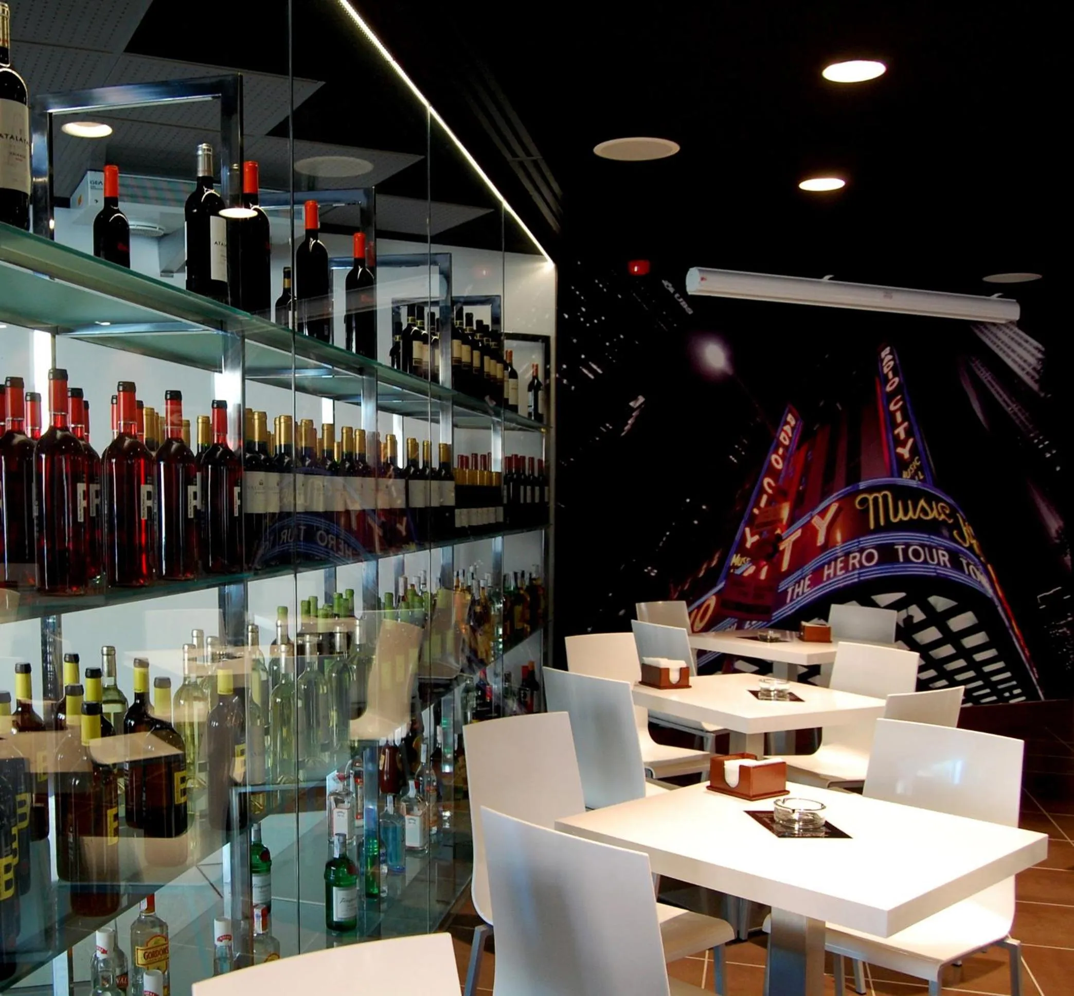 Restaurant/places to eat in TaCH Madrid Airport