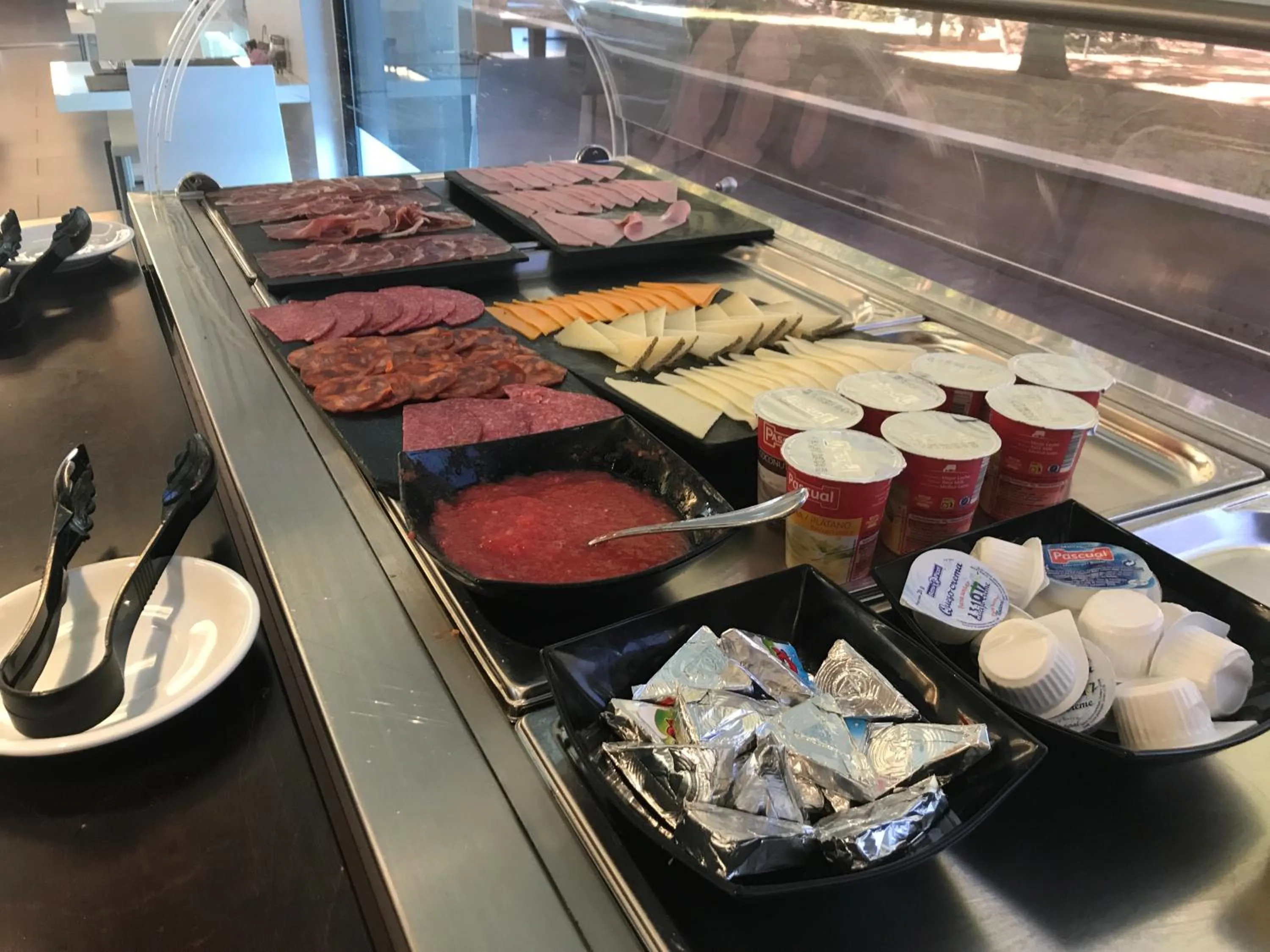 Restaurant/places to eat in TaCH Madrid Airport