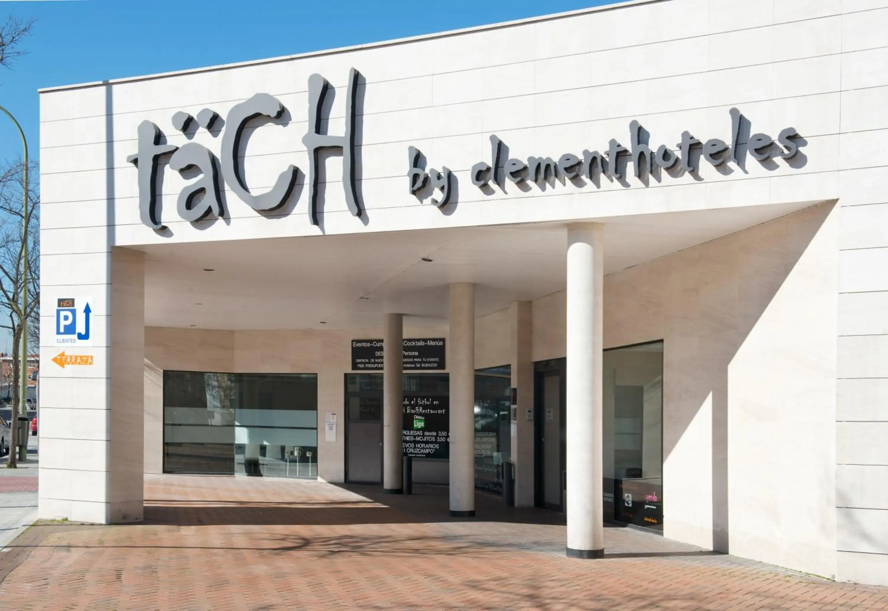 Facade/entrance in TaCH Madrid Airport Facade/entrance in TaCH Madrid Airport