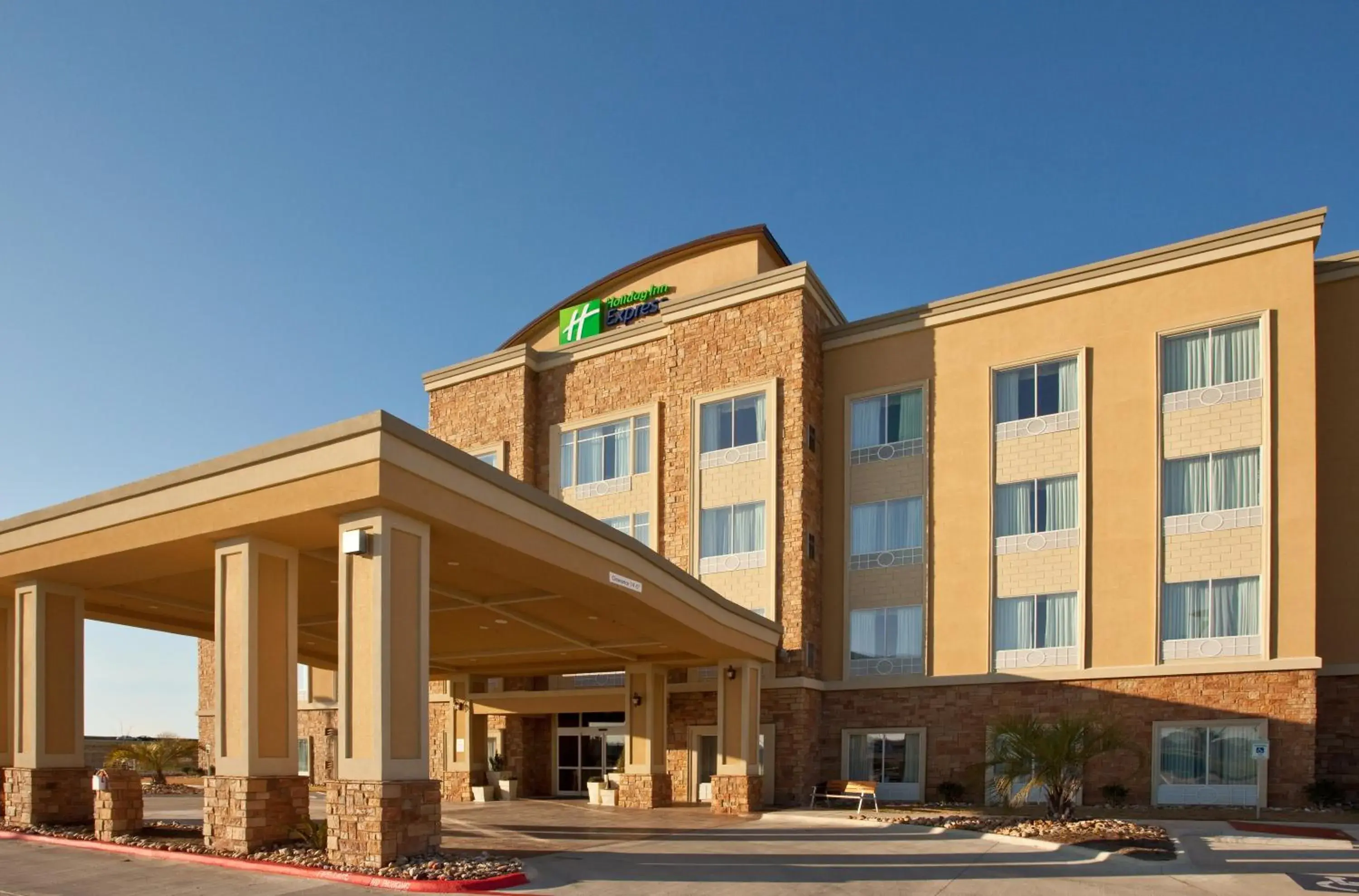 Property building in Holiday Inn Express & Suites Austin South-Buda by IHG Property building in Holiday Inn Express & Suites Austin South-Buda by IHG