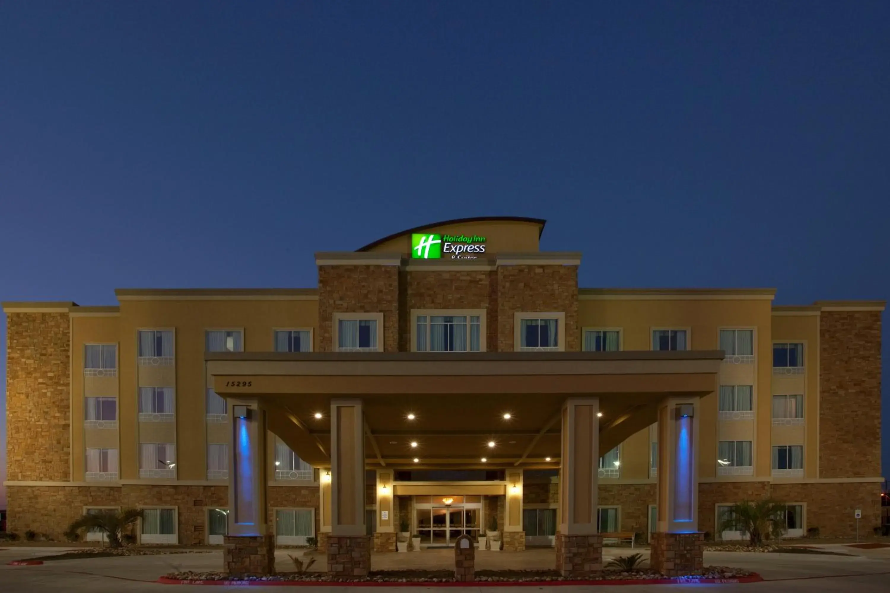 Property building in Holiday Inn Express & Suites Austin South-Buda by IHG Property building in Holiday Inn Express & Suites Austin South-Buda by IHG