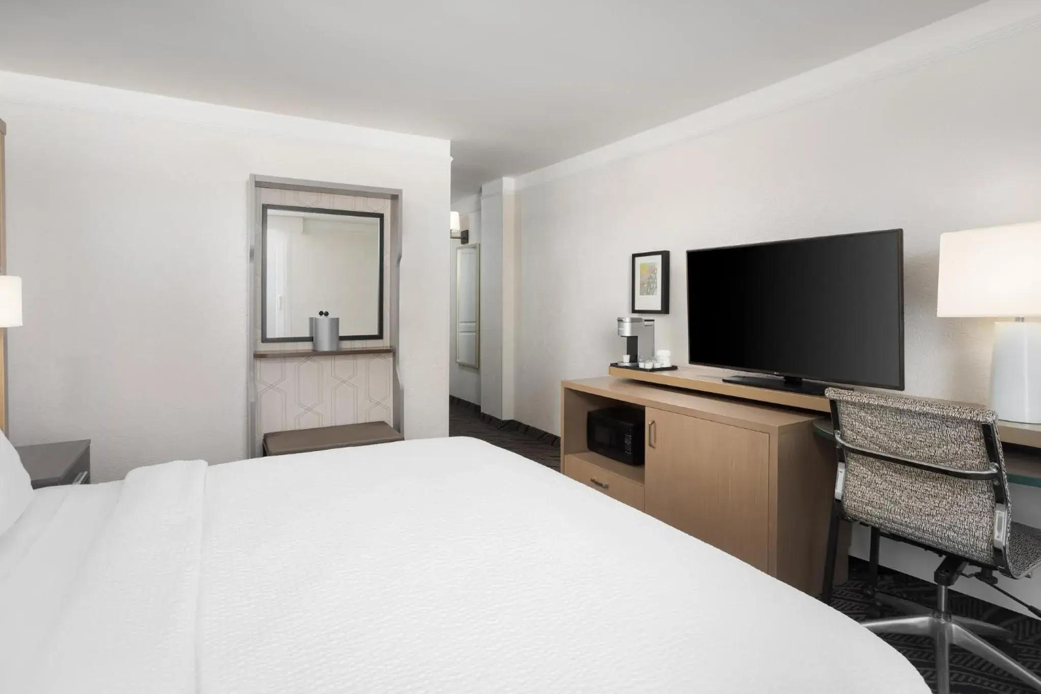 Photo of the whole room, Bed in Holiday Inn Resort Oceanfront at Surfside Beach by IHG Photo of the whole room, Bed in Holiday Inn Resort Oceanfront at Surfside Beach by IHG