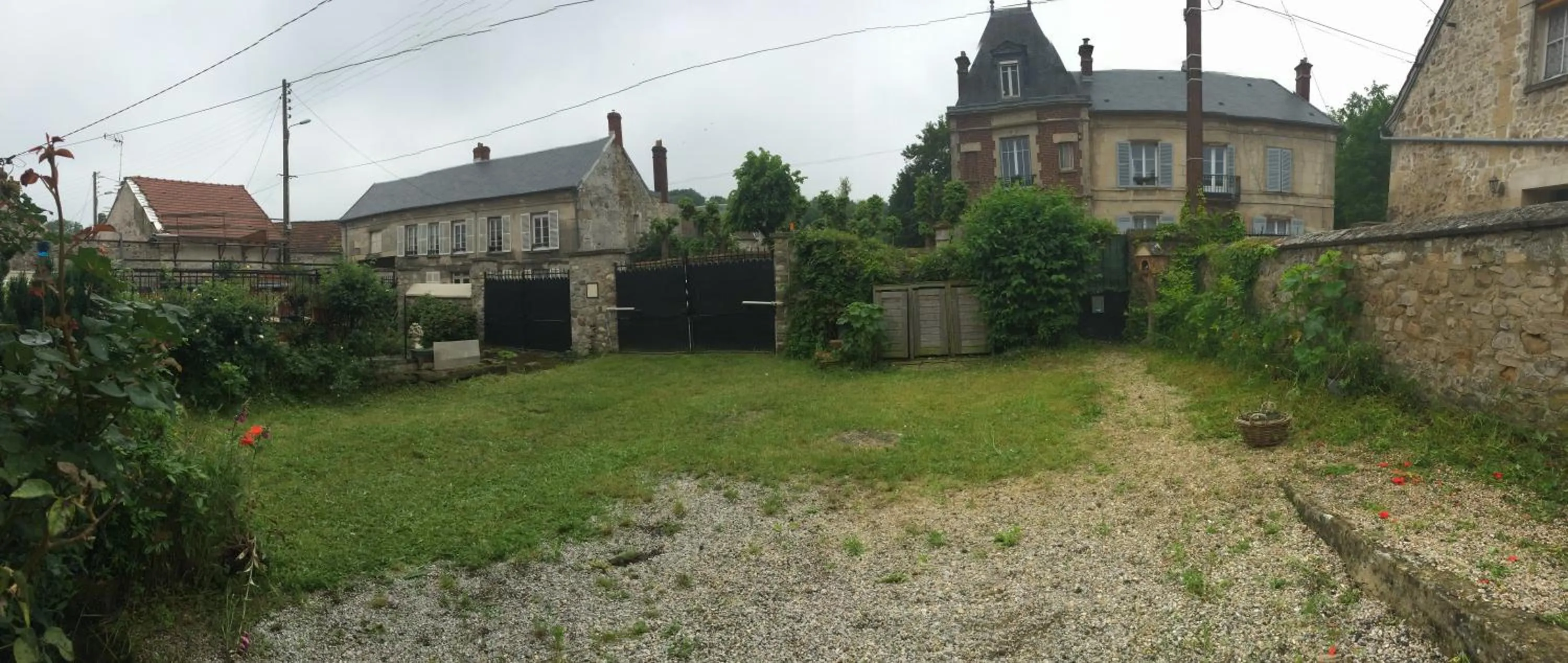 Property building in Chez Madame Titus