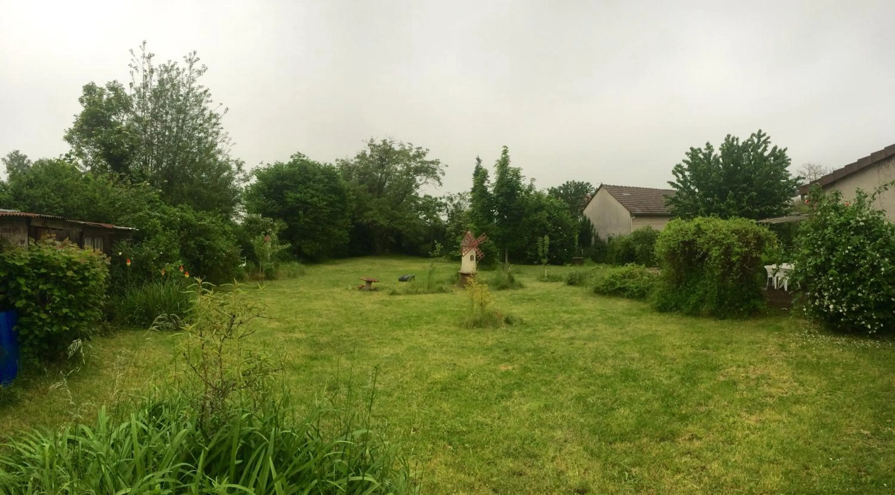 Property building in Chez Madame Titus