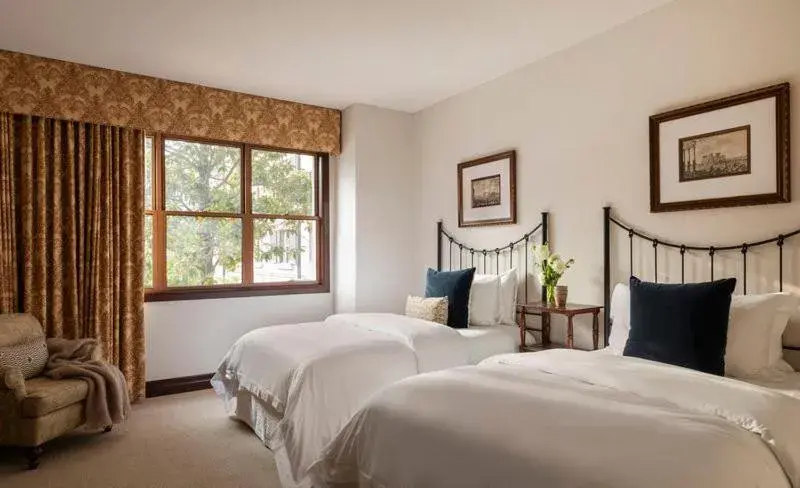 Queen Room with Balcony in Hotel Granduca Houston Queen Room with Balcony in Hotel Granduca Houston