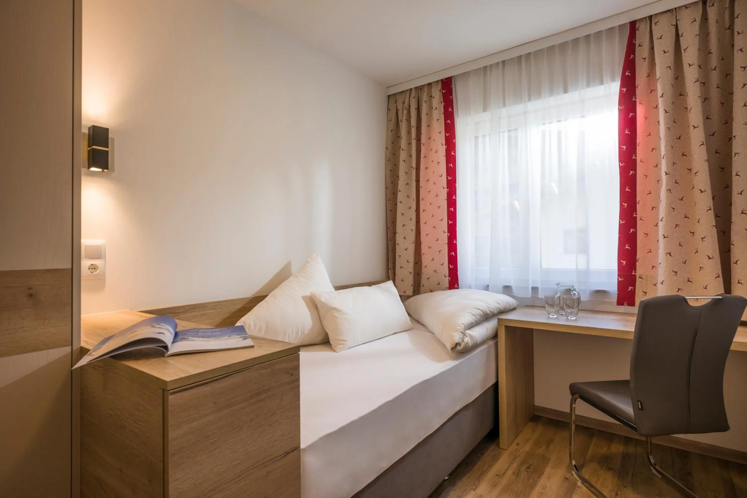 Bedroom, Bed in Aparthotel AlpTirol