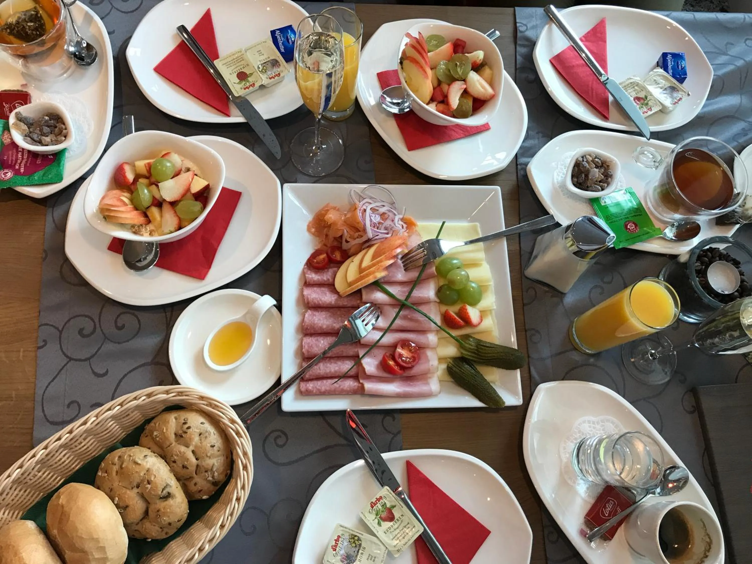 Continental breakfast in Aparthotel AlpTirol