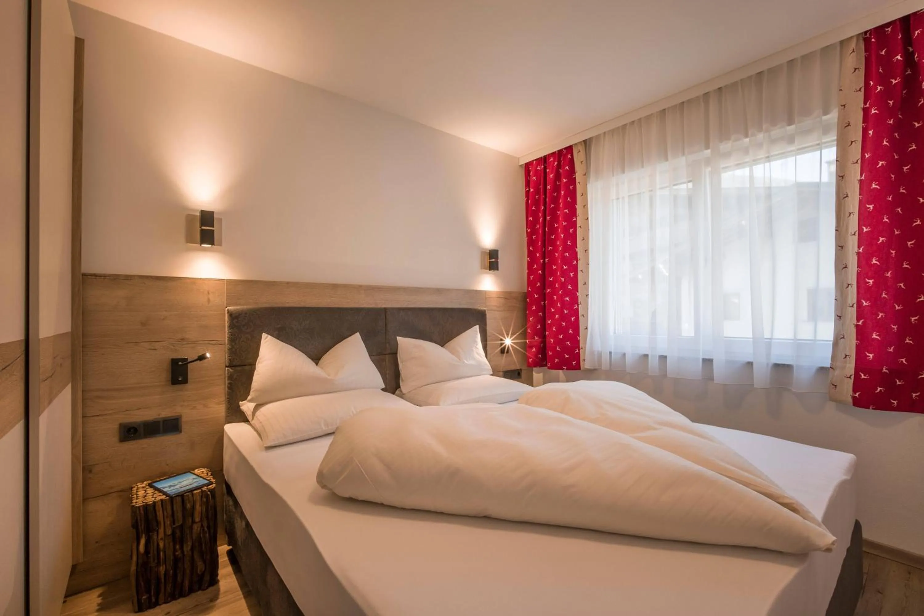 Bedroom, Bed in Aparthotel AlpTirol