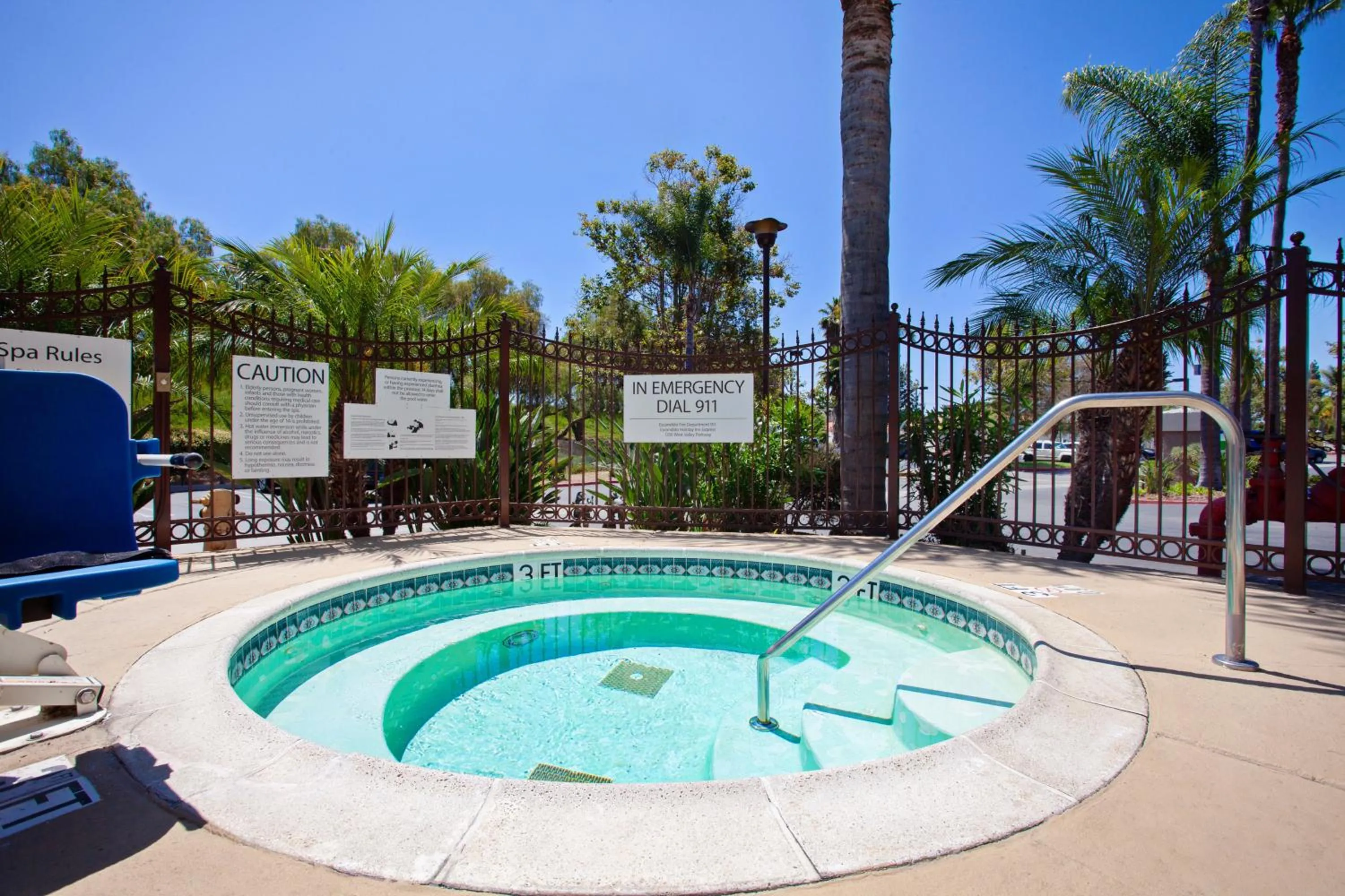 Swimming pool in Holiday Inn Express Hotel & Suites San Diego-Escondido by IHG