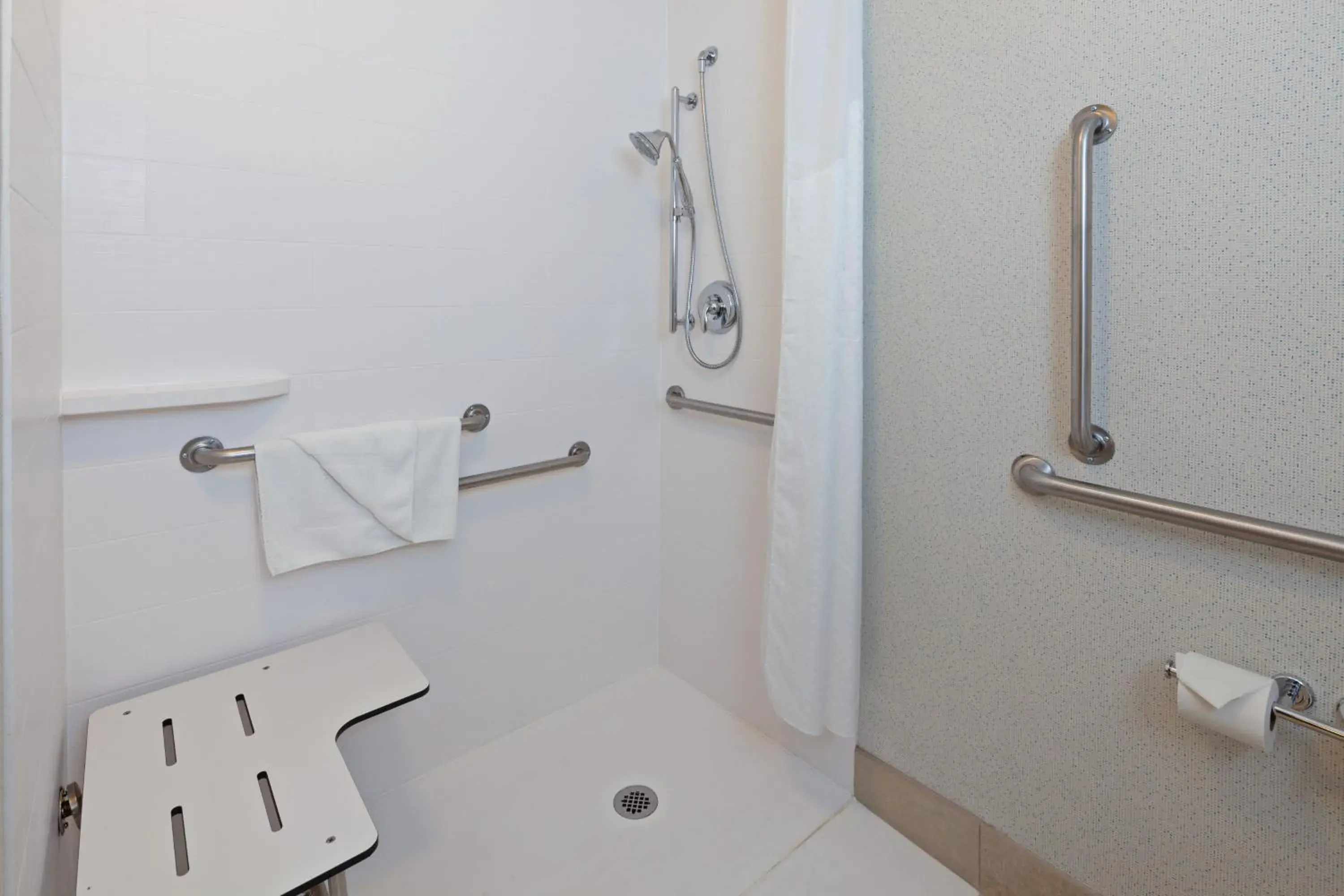 Studio Queen Room with Hearing Accessible Tub - Non-Smoking in Holiday Inn Express Hotel & Suites San Diego-Escondido by IHG Studio Queen Room with Hearing Accessible Tub - Non-Smoking in Holiday Inn Express Hotel & Suites San Diego-Escondido by IHG