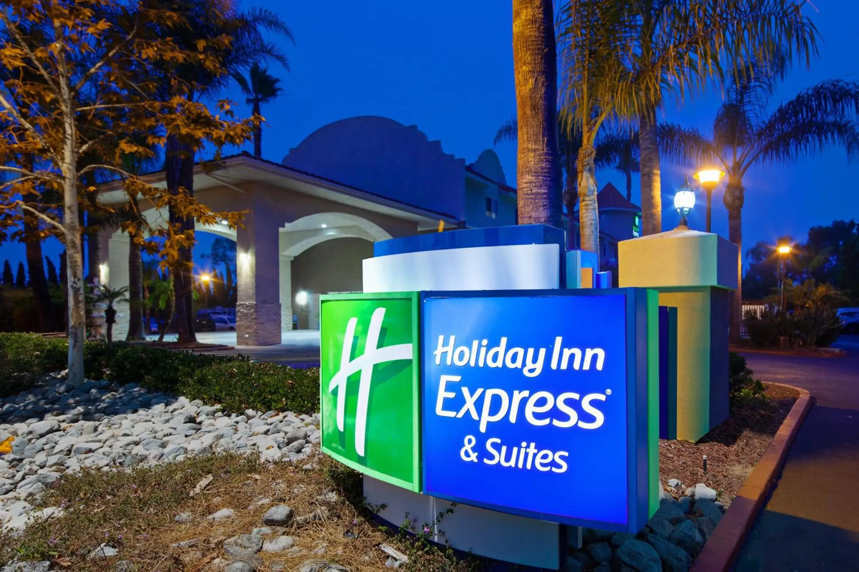 Property building in Holiday Inn Express Hotel & Suites San Diego-Escondido by IHG Property building in Holiday Inn Express Hotel & Suites San Diego-Escondido by IHG