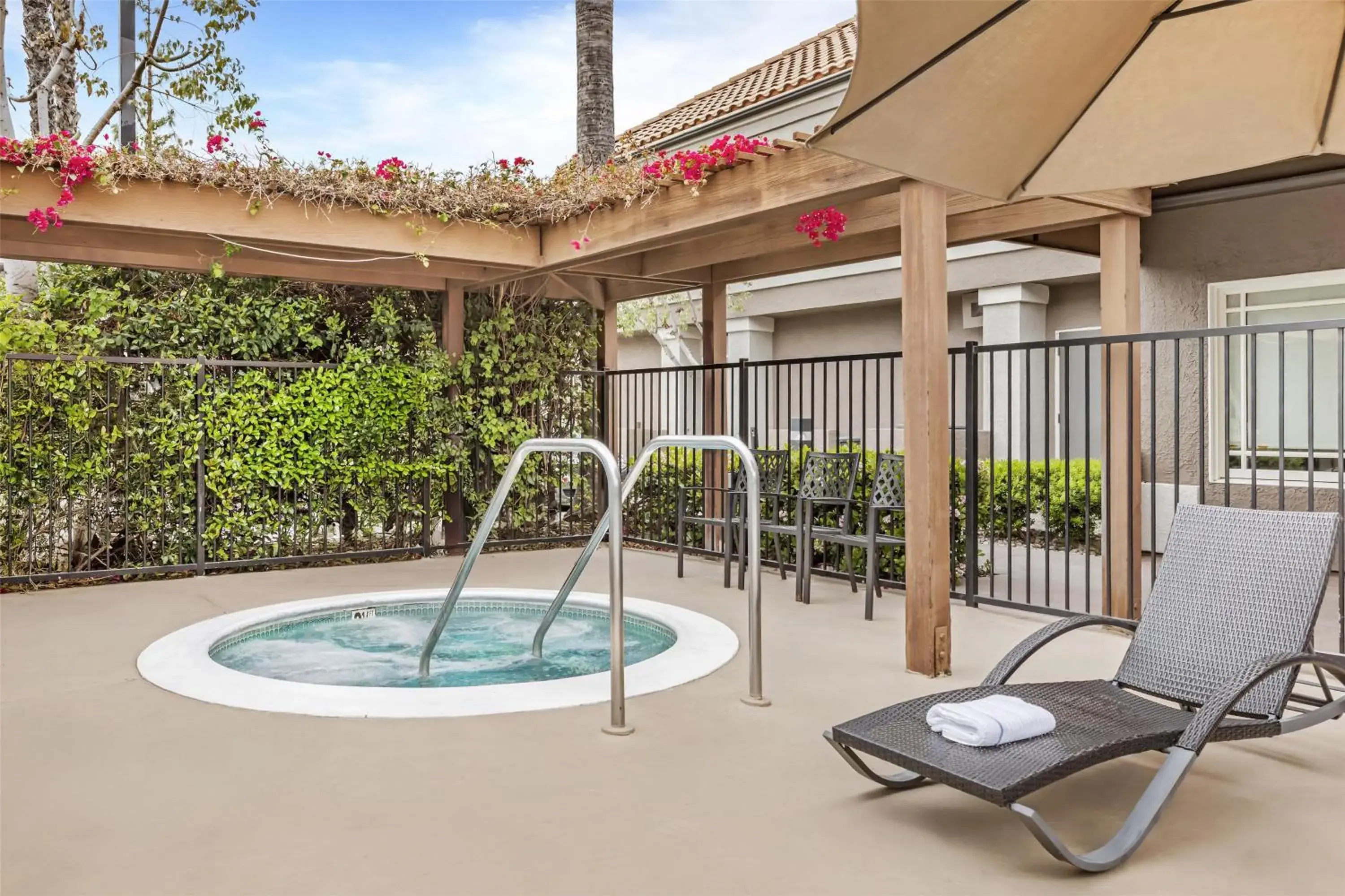 Pool view in Sonesta ES Suites Chatsworth Pool view in Sonesta ES Suites Chatsworth