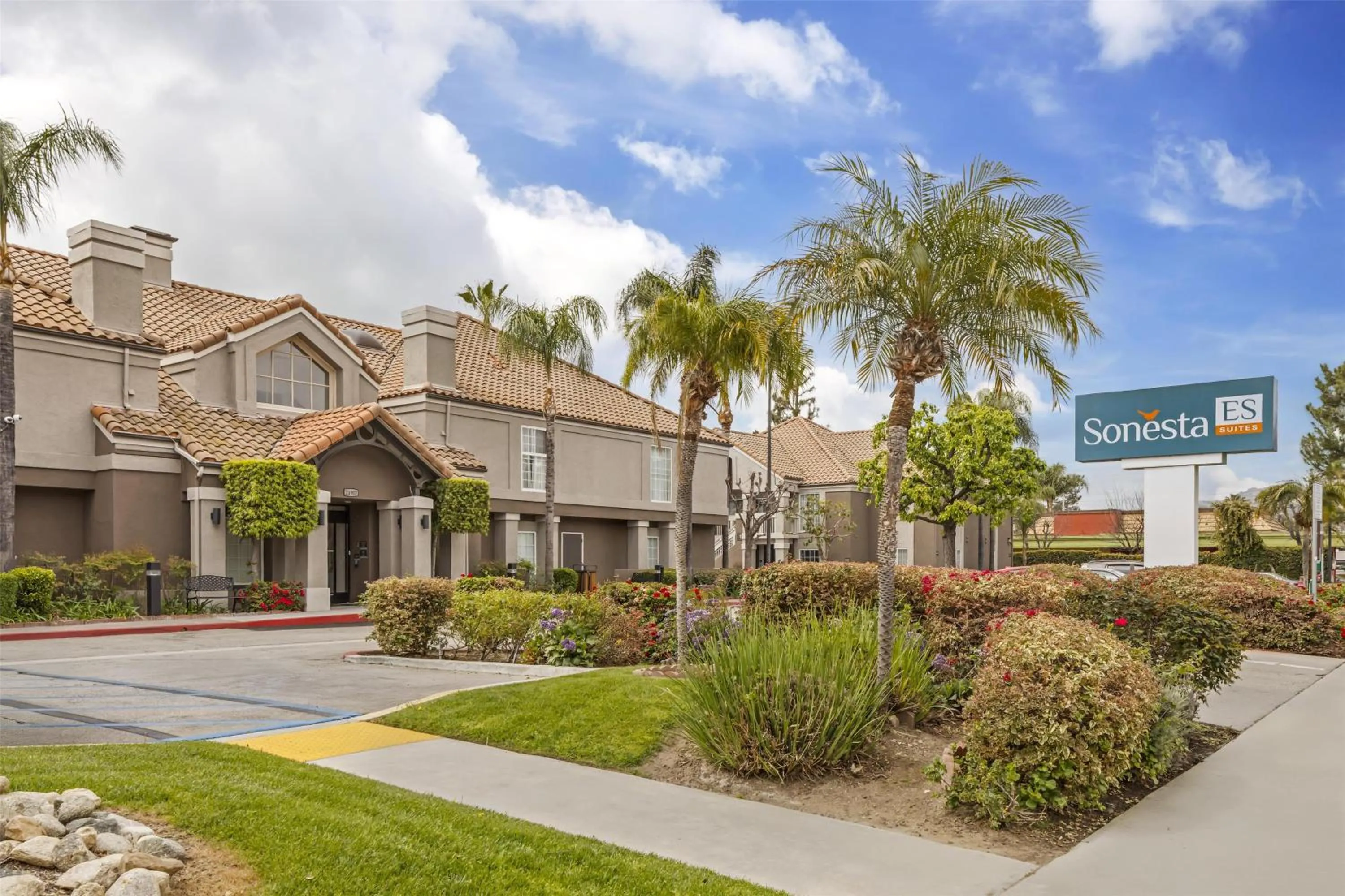 Property building in Sonesta ES Suites Chatsworth