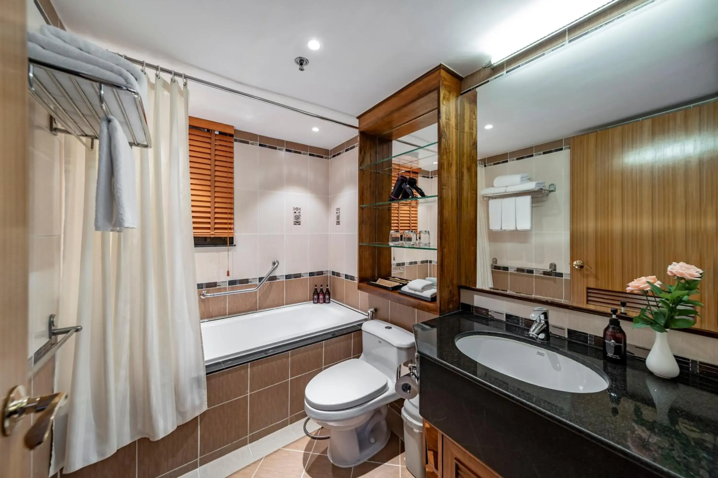 Bathroom in Sherwood Residence Bathroom in Sherwood Residence