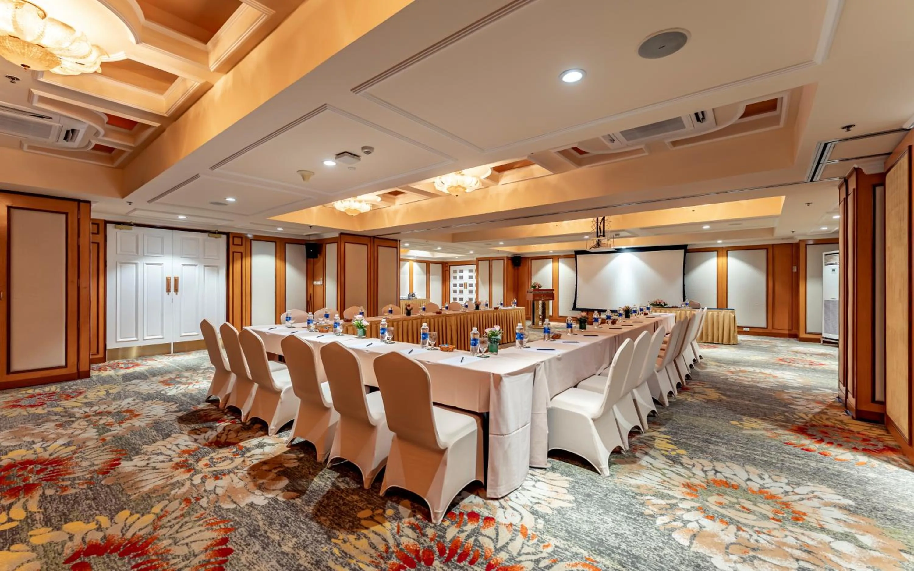 Meeting/conference room in Sherwood Residence