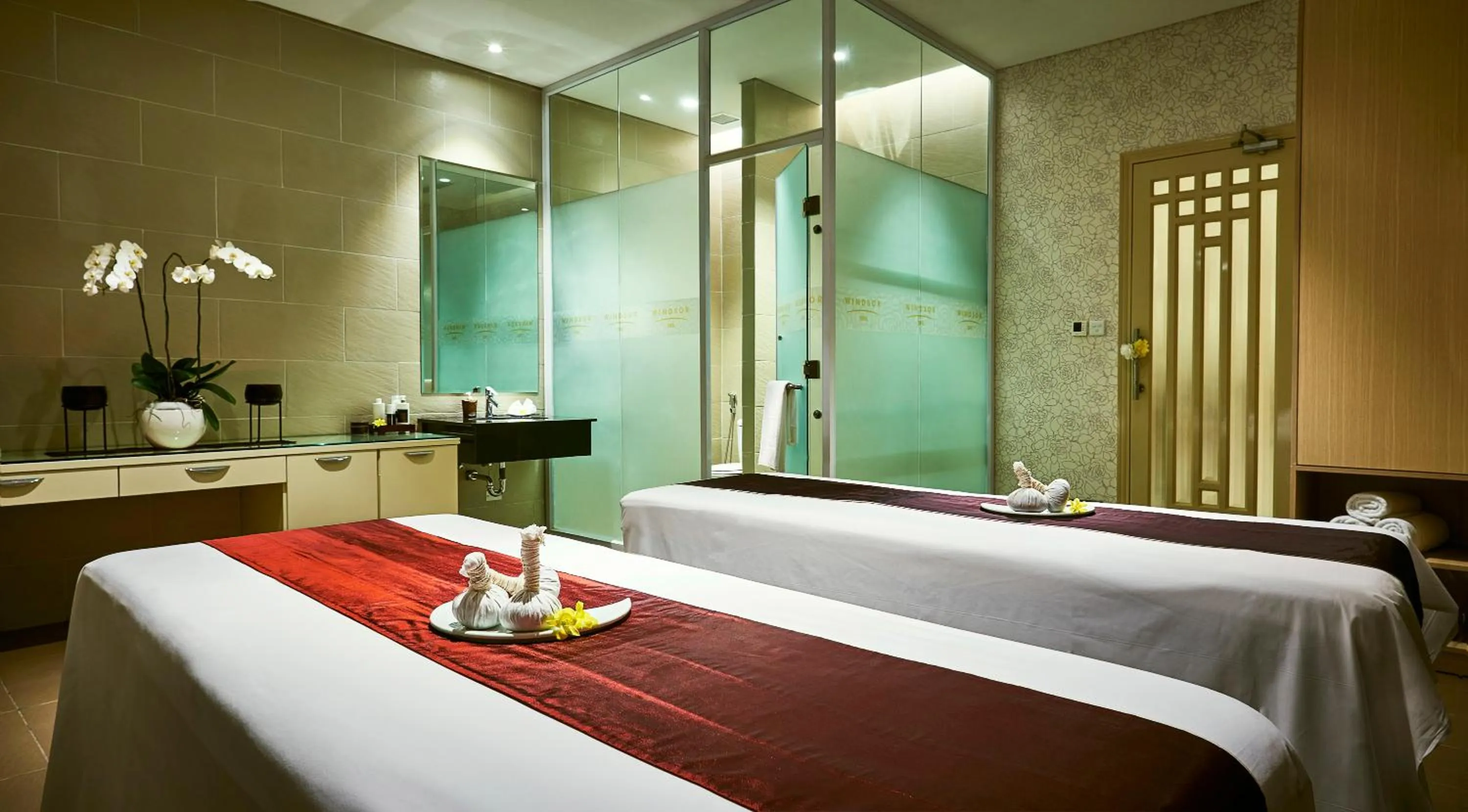 Spa and wellness centre/facilities, Bed in Windsor Plaza Hotel