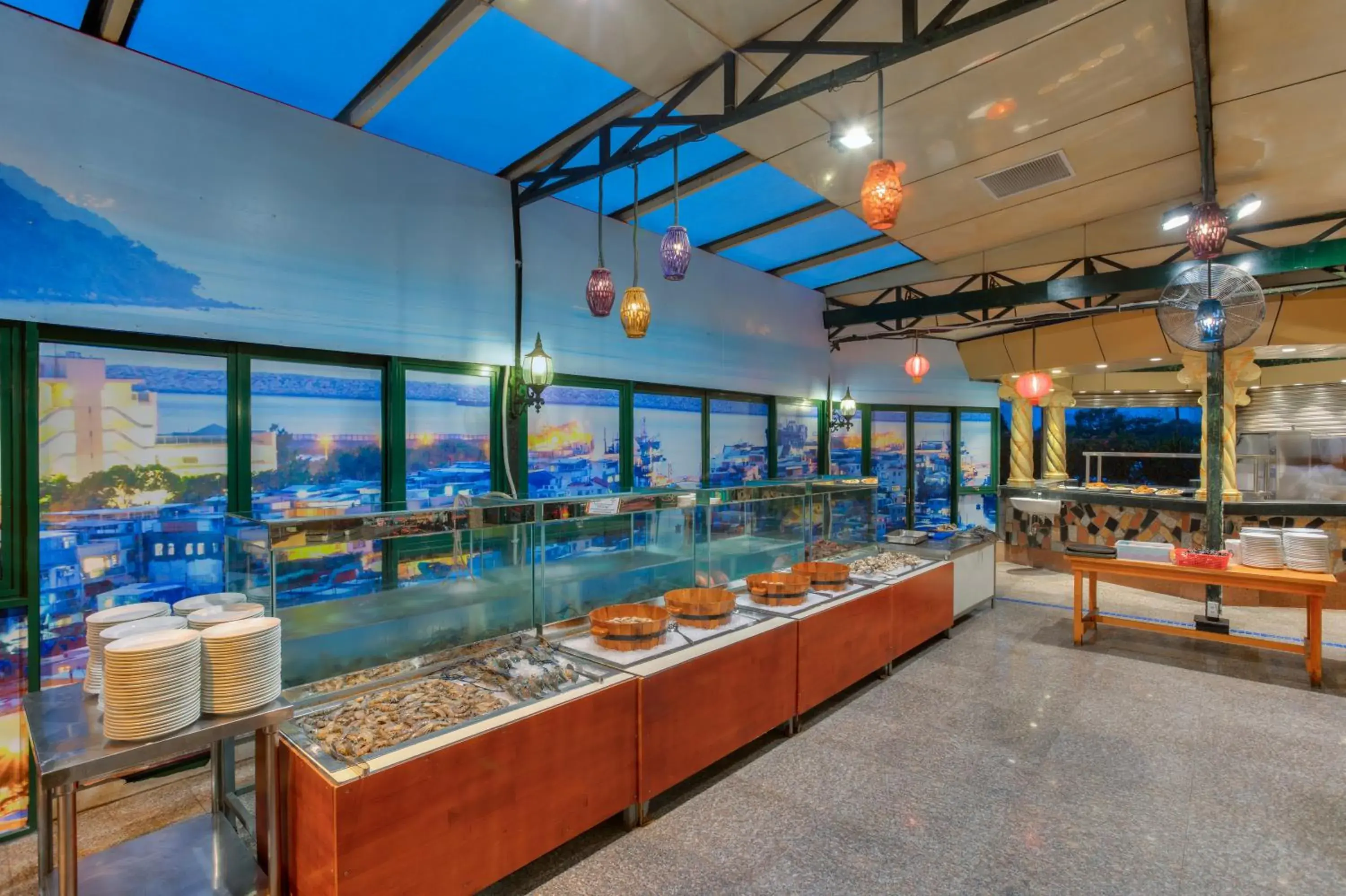 Restaurant/places to eat in Windsor Plaza Hotel Restaurant/places to eat in Windsor Plaza Hotel