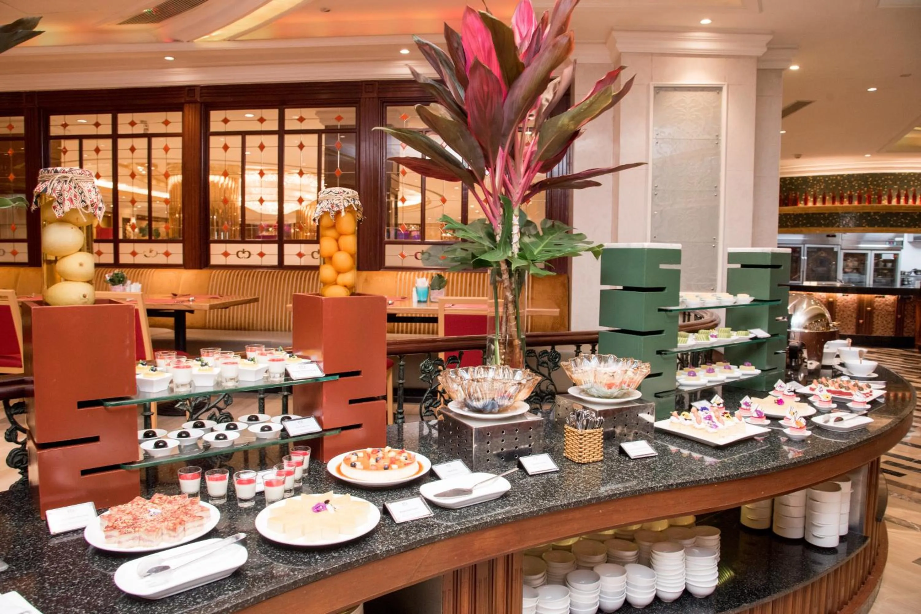 Restaurant/places to eat in Windsor Plaza Hotel