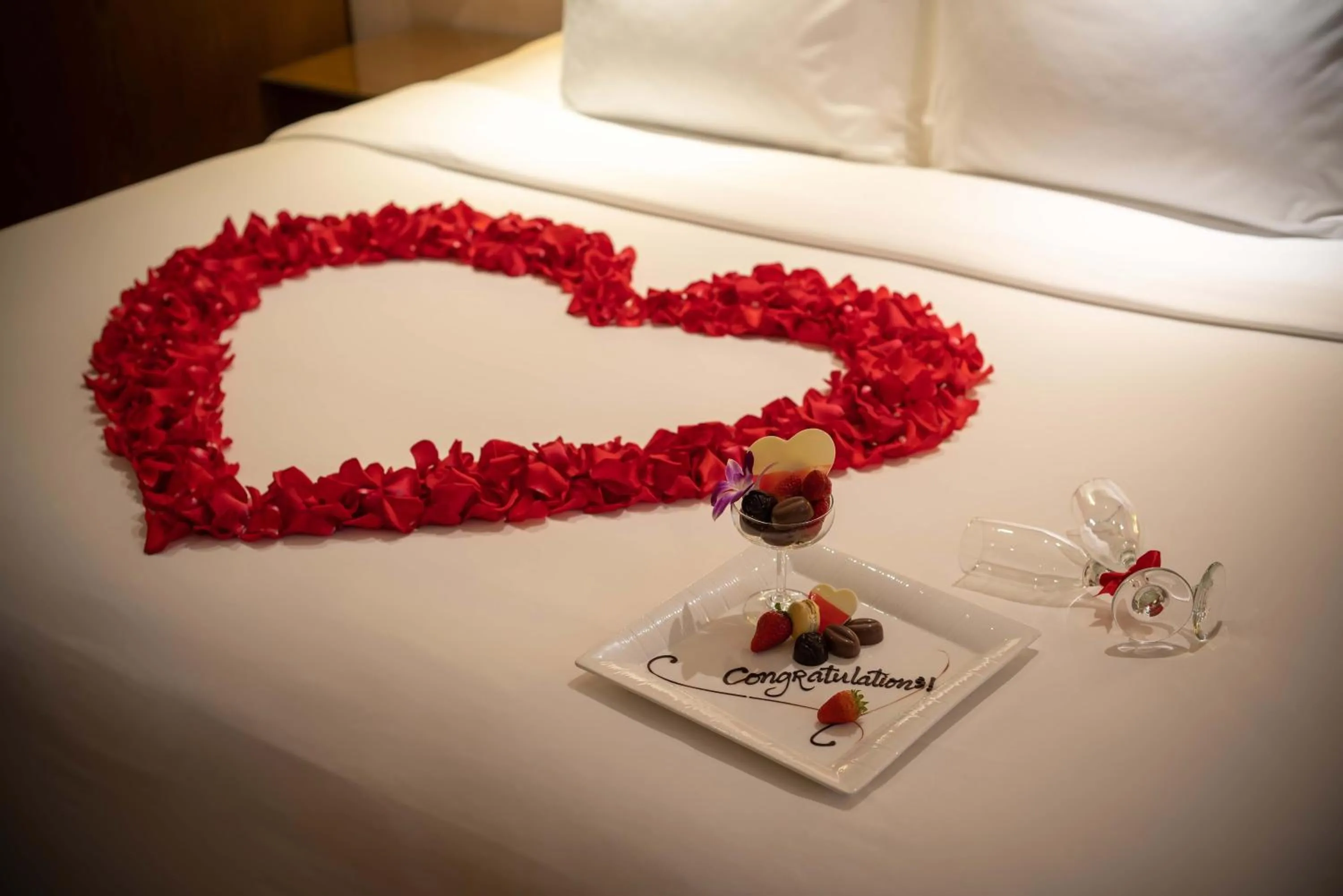 Photo of the whole room, Bed in Windsor Plaza Hotel