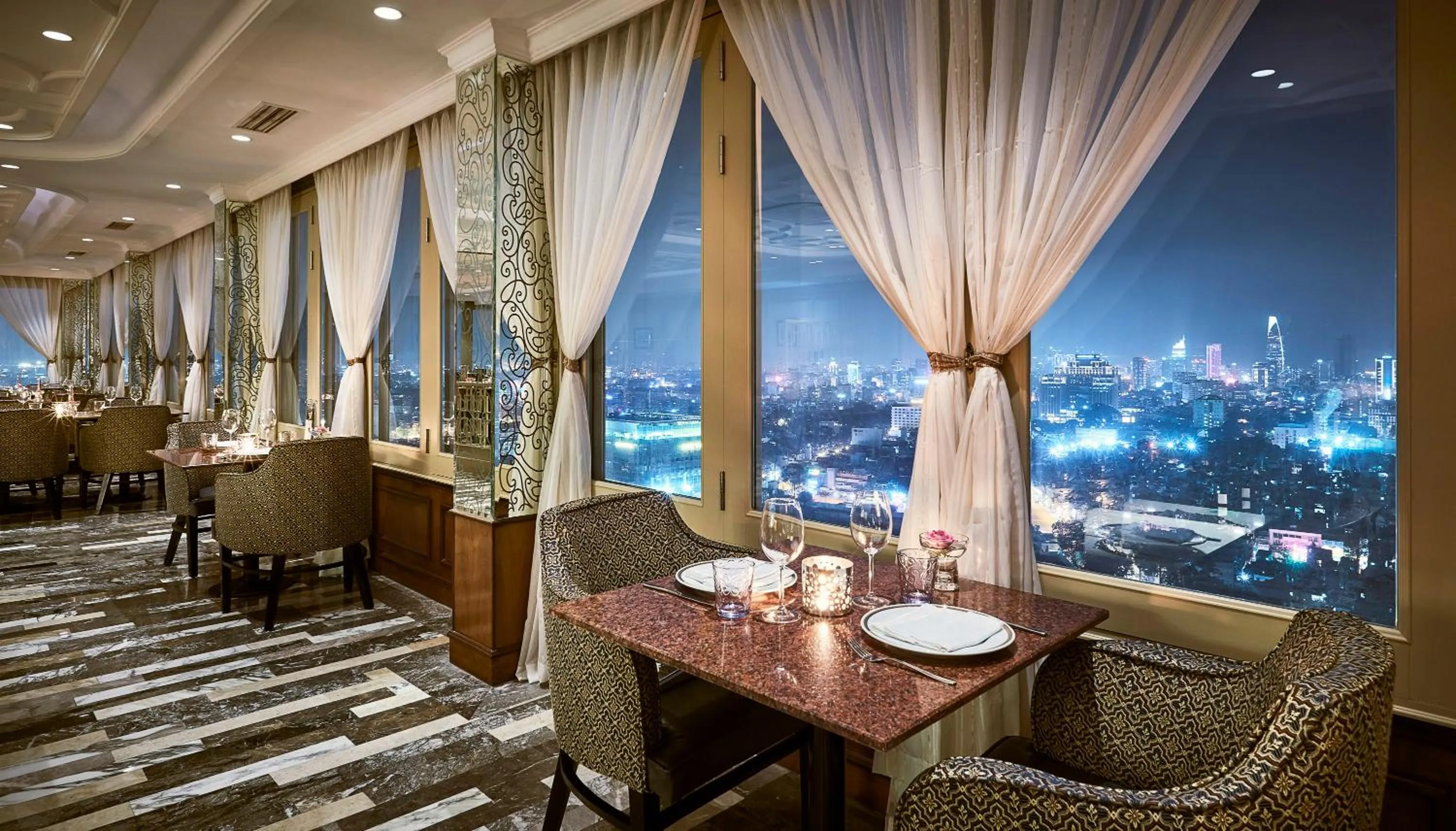 Restaurant/places to eat in Windsor Plaza Hotel