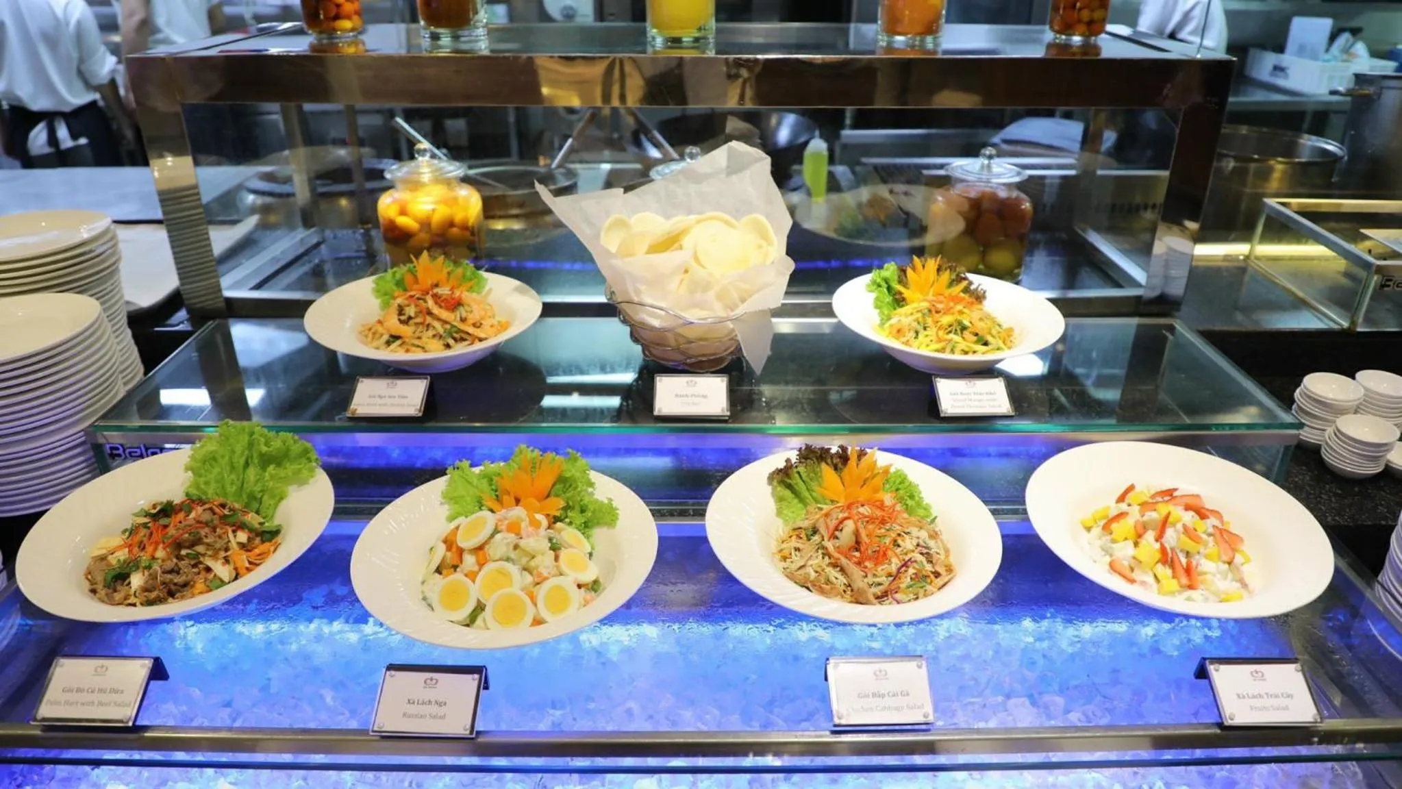 Restaurant/places to eat in Windsor Plaza Hotel