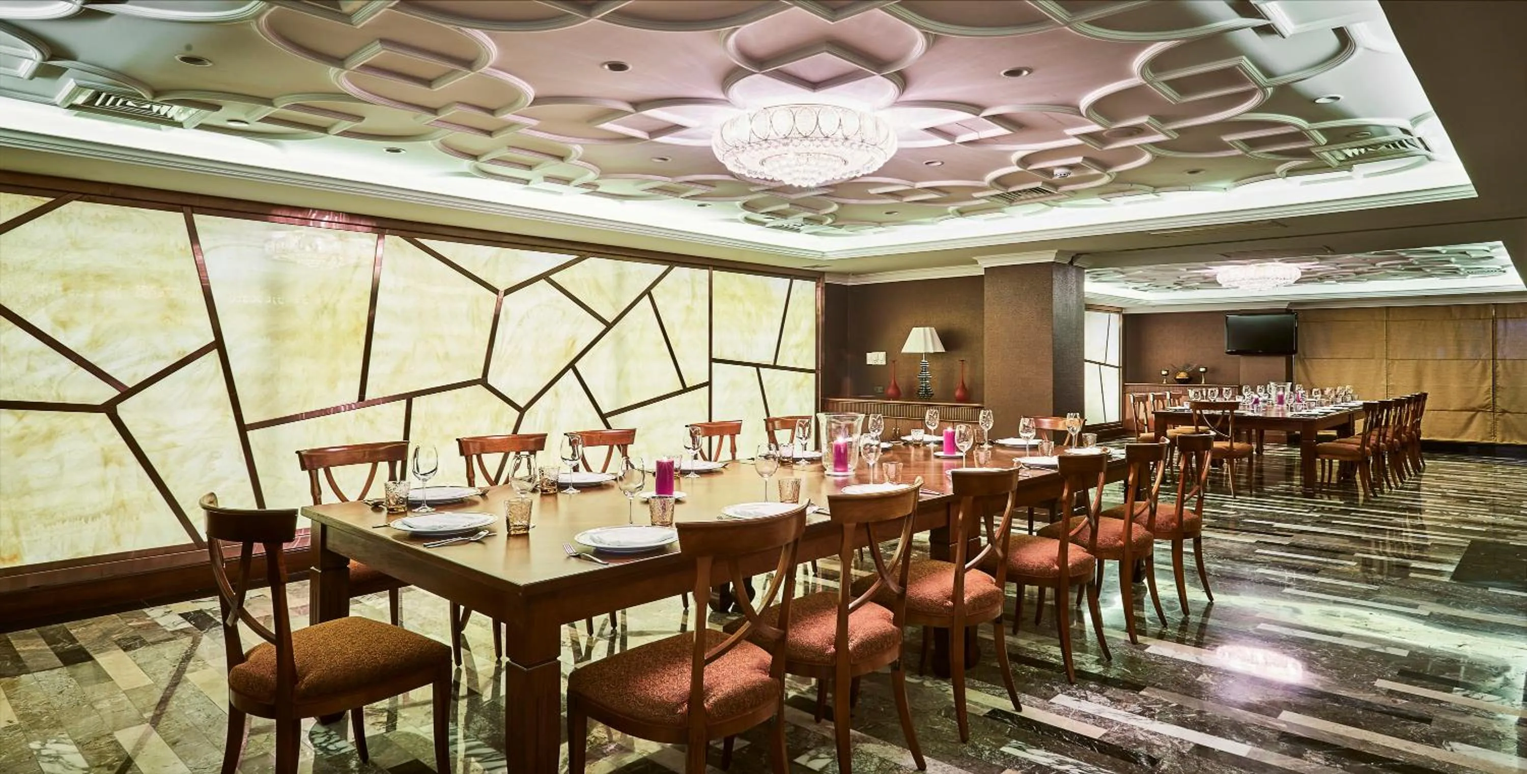 Restaurant/places to eat in Windsor Plaza Hotel