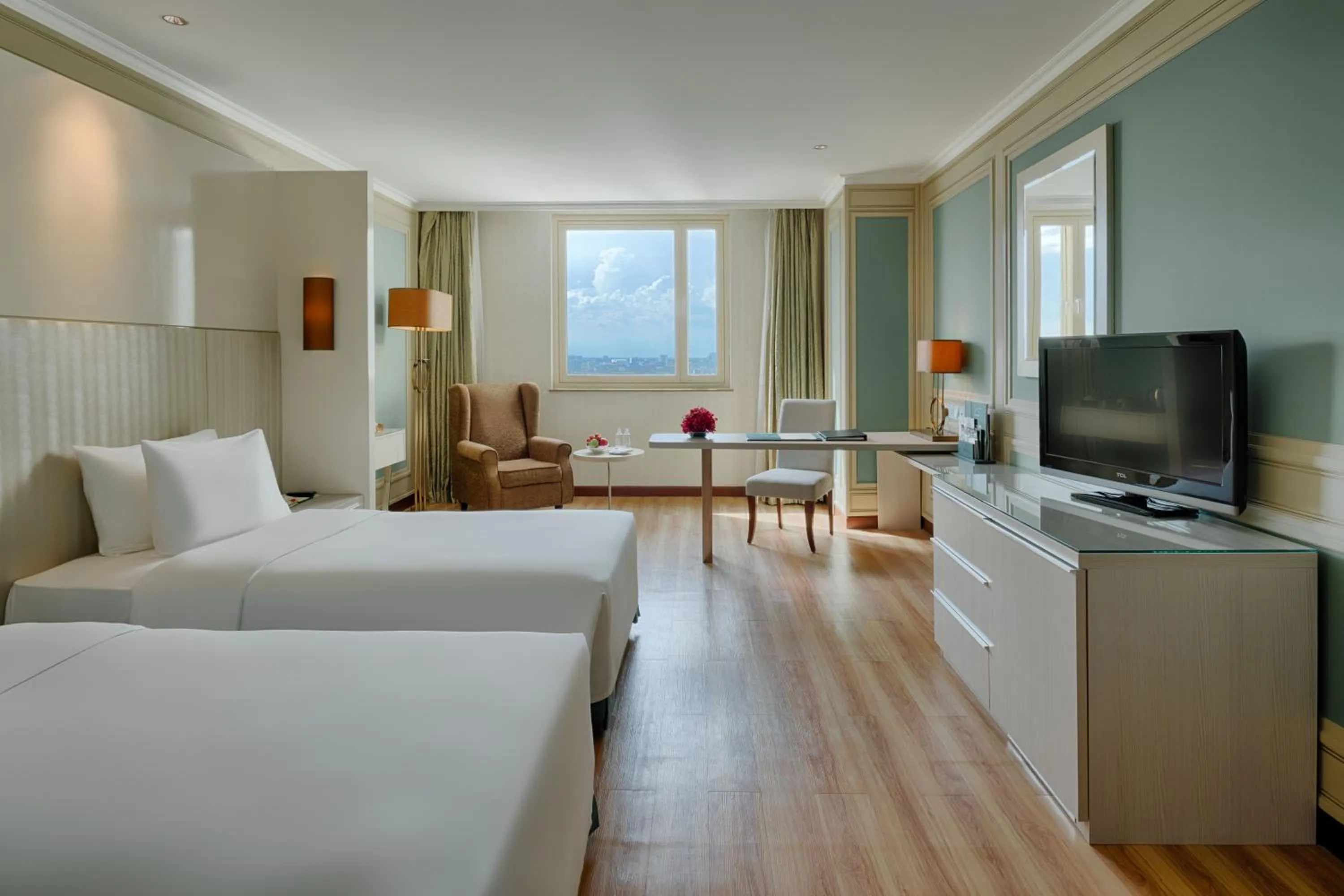 Photo of the whole room, Bed in Windsor Plaza Hotel