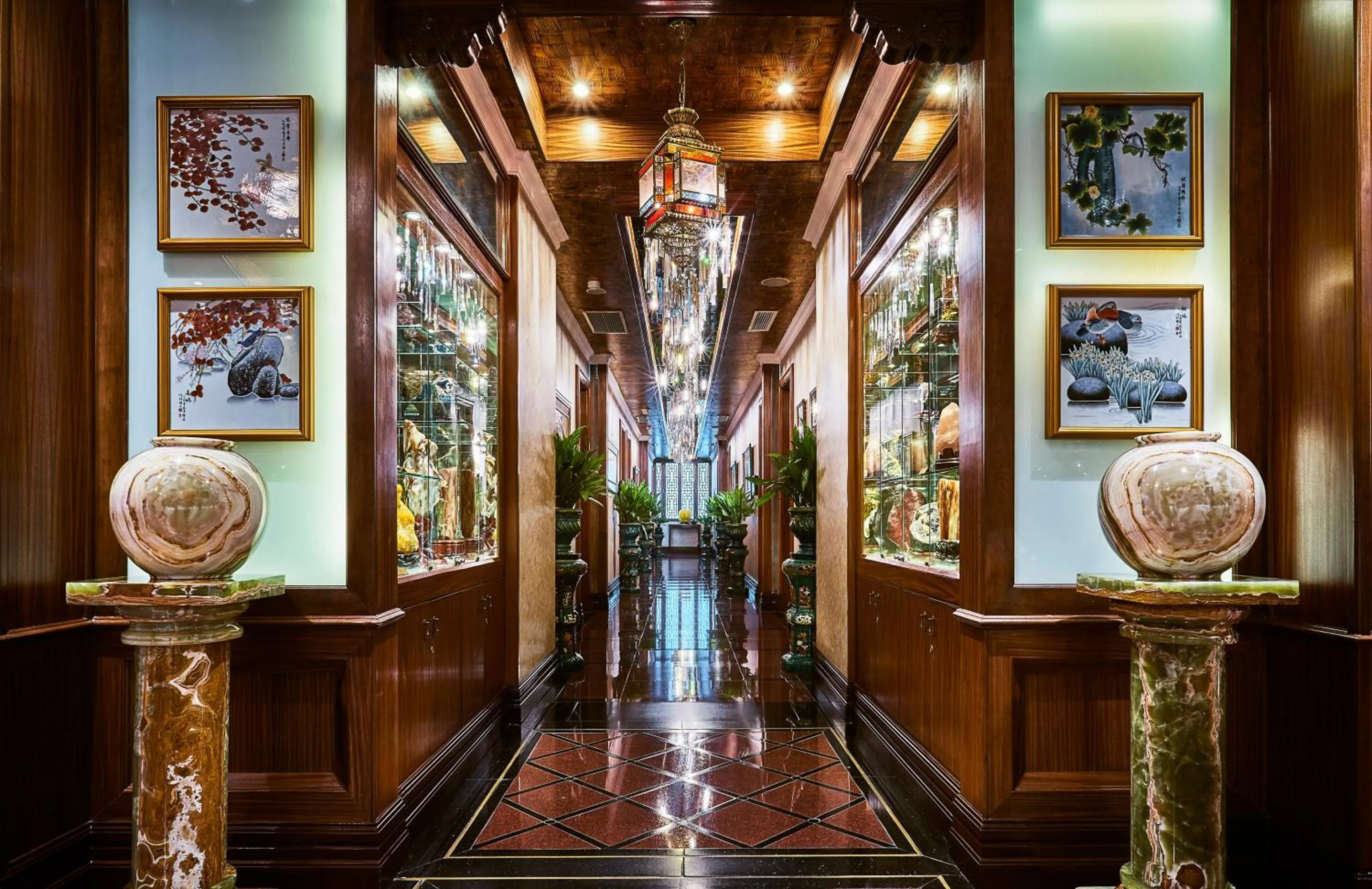 Restaurant/places to eat in Windsor Plaza Hotel