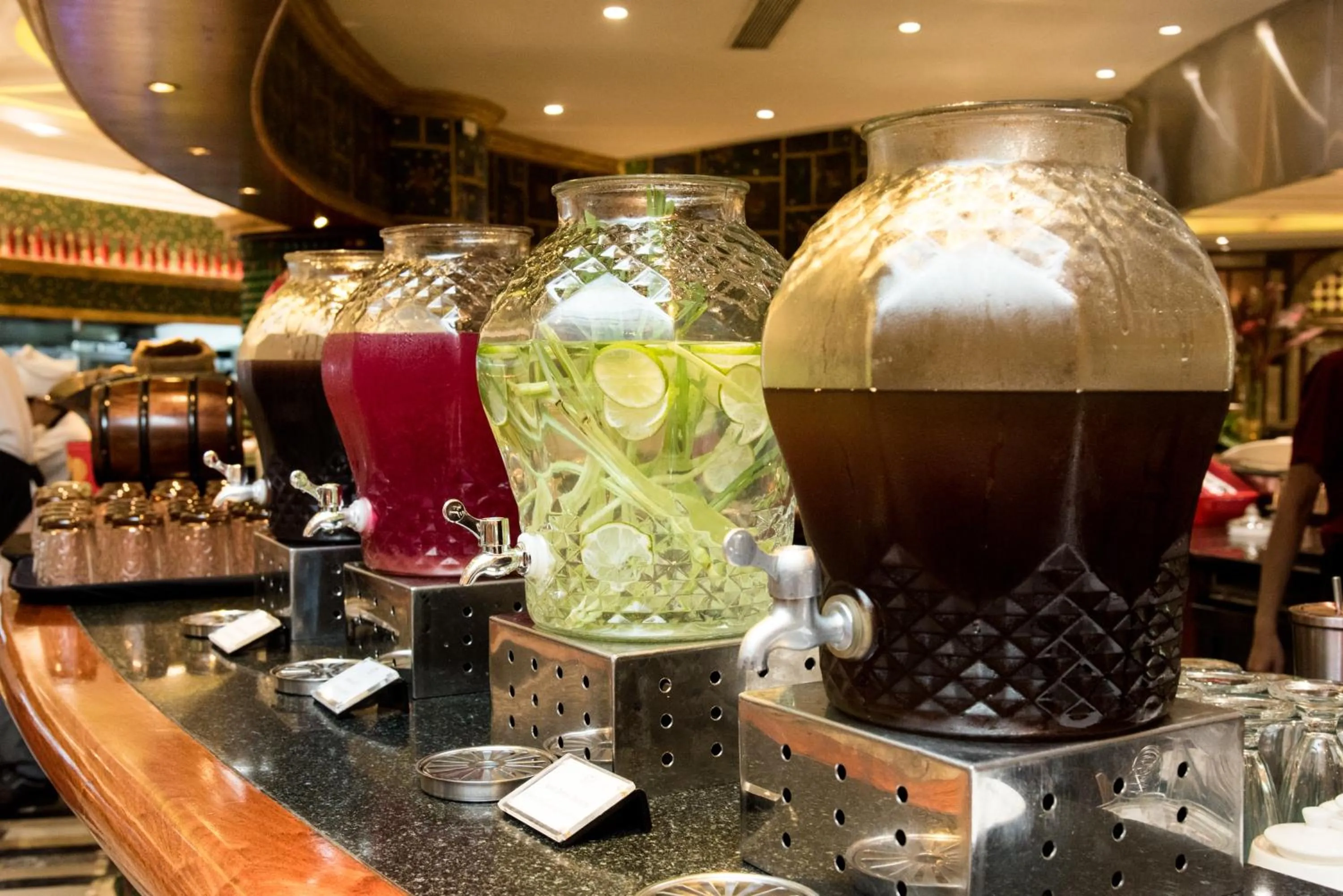 Restaurant/places to eat in Windsor Plaza Hotel