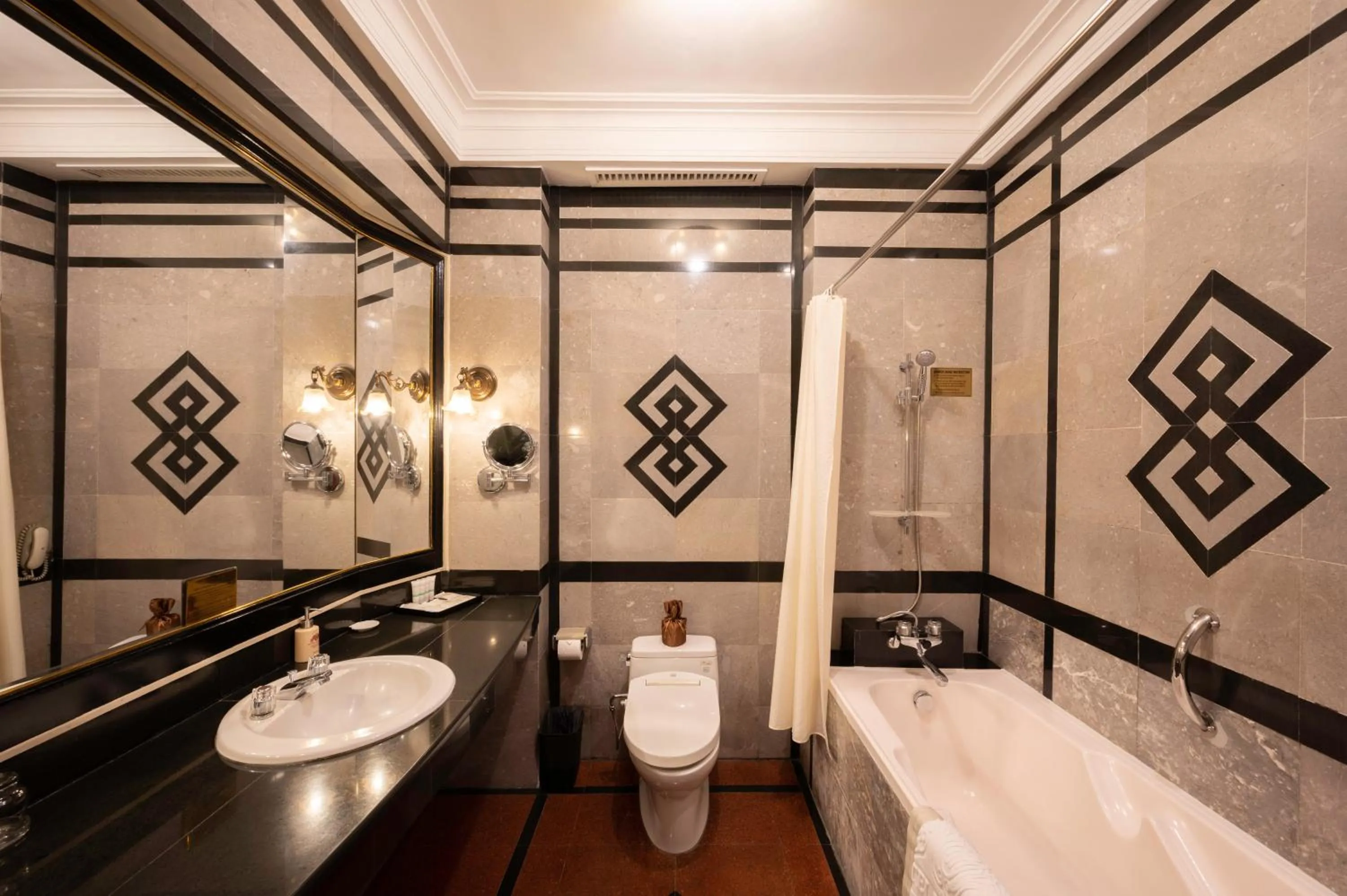 Bathroom in Hotel Majestic Saigon