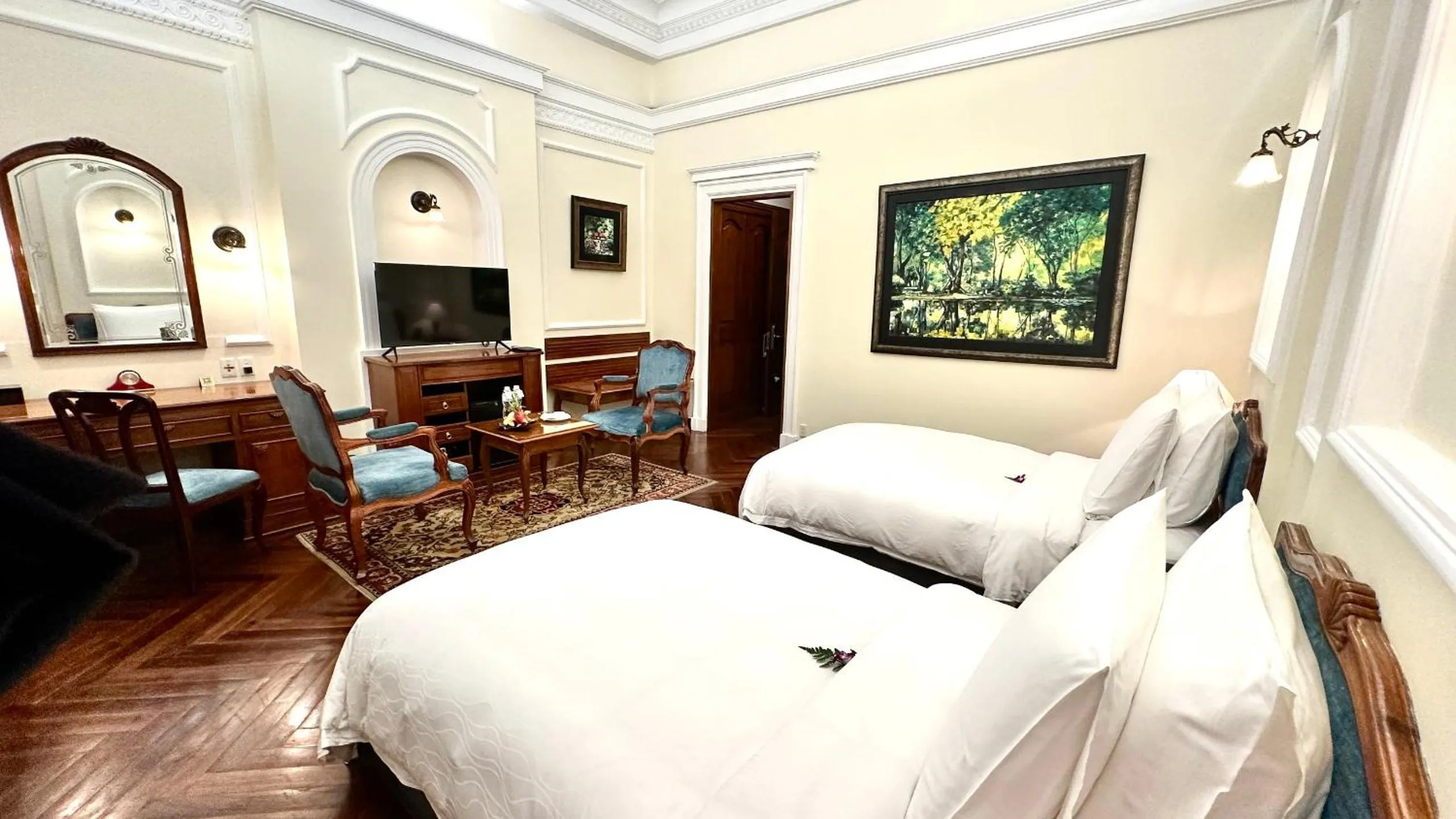 Bedroom, Bed in Hotel Majestic Saigon