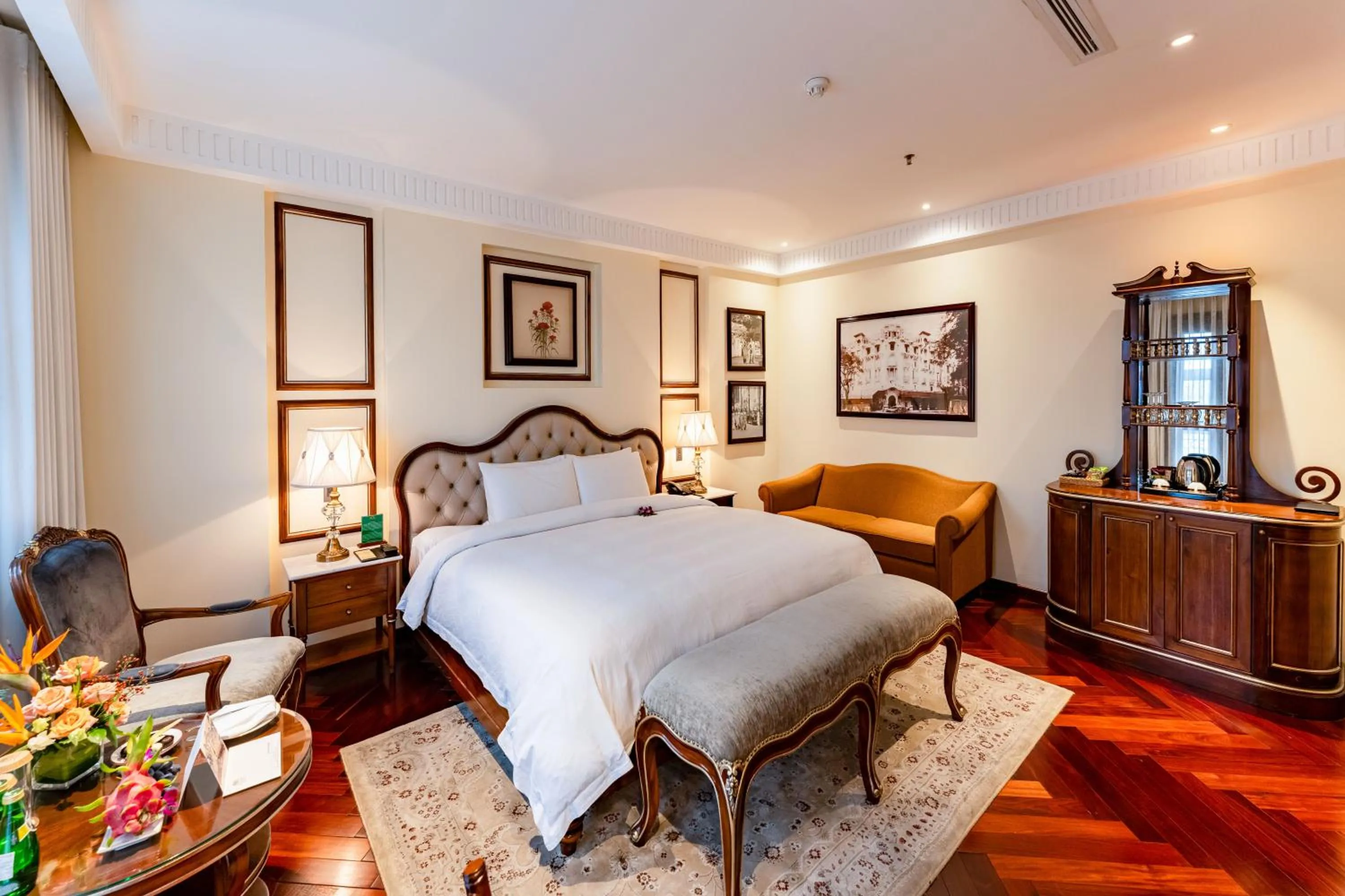 Bedroom, Bed in Hotel Majestic Saigon