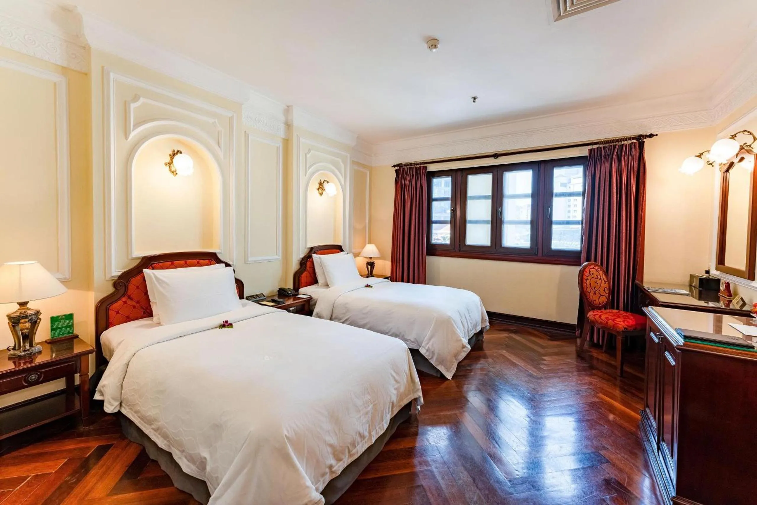 Bedroom, Bed in Hotel Majestic Saigon