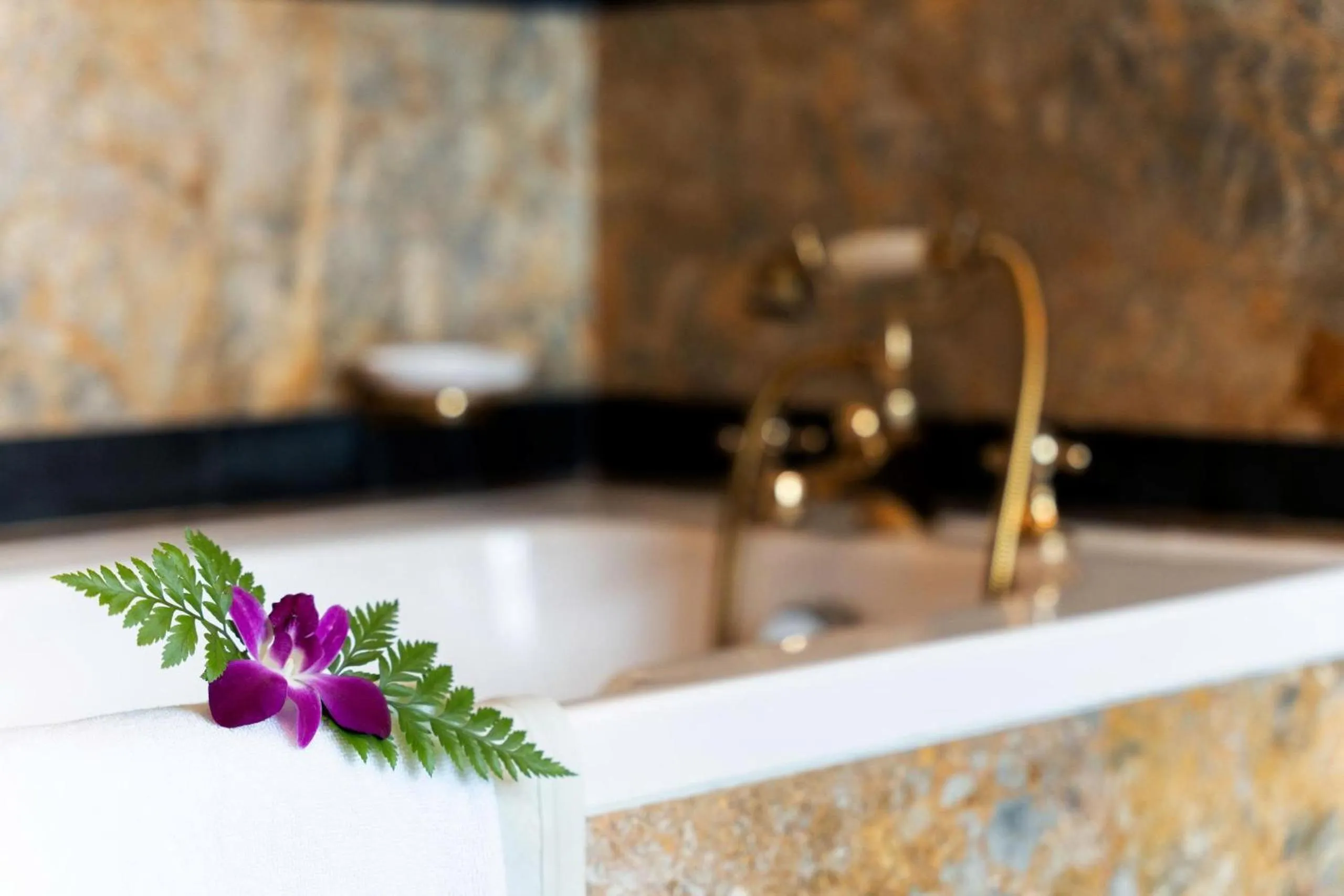 Bath in Hotel Majestic Saigon