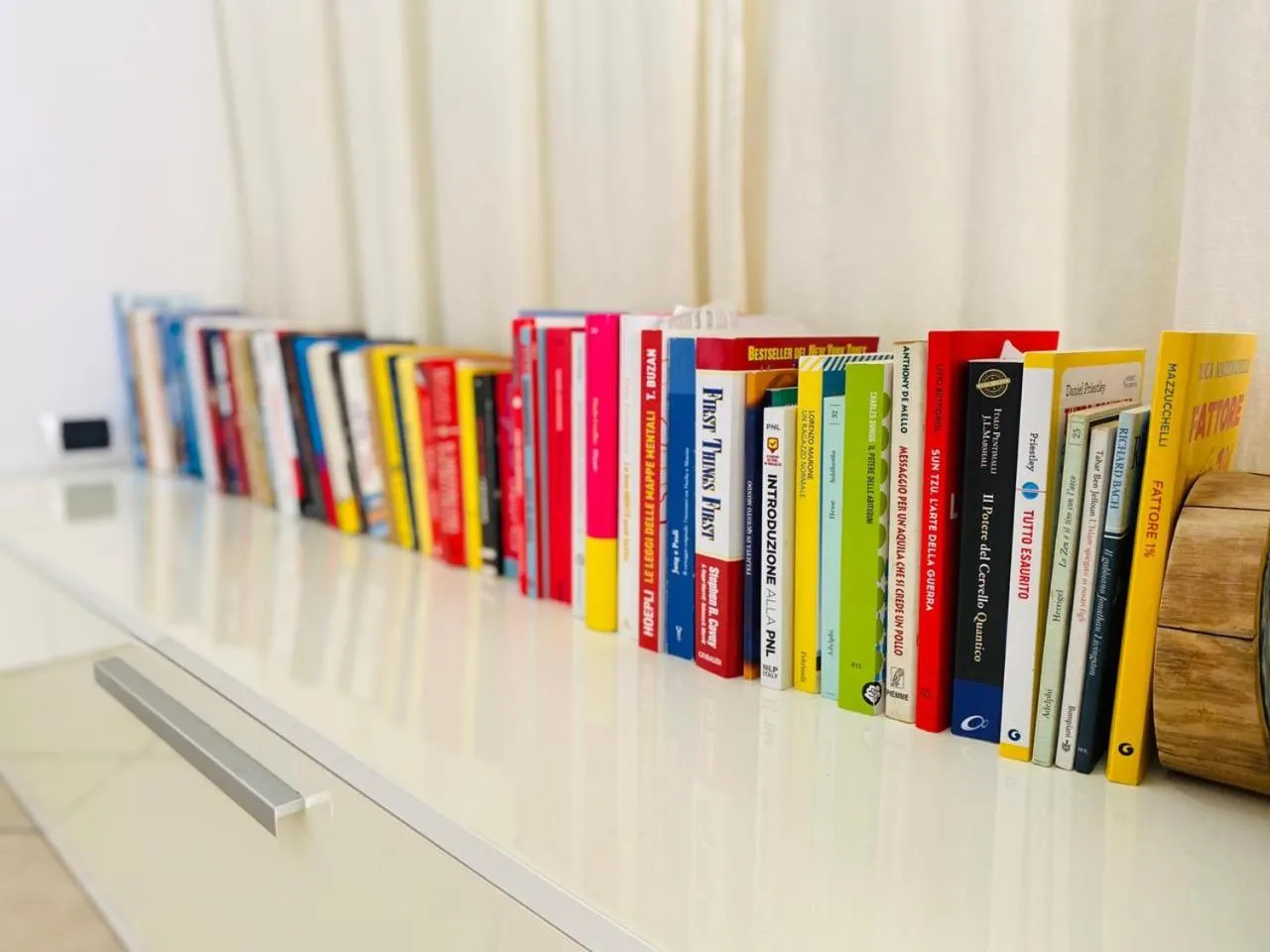 Library in Al Vicoletto - Genuine Hospitality