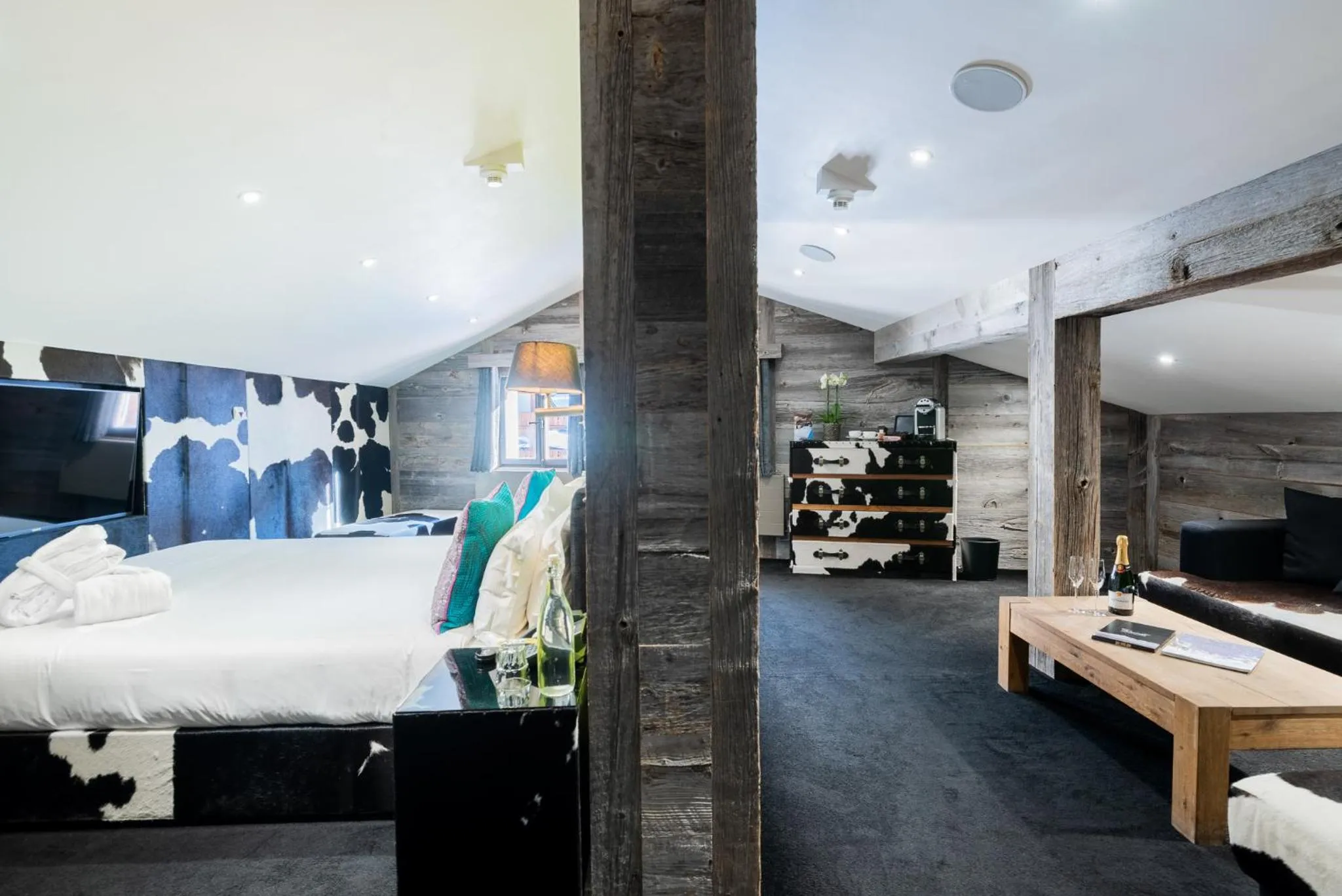 Photo of the whole room, Bed in Hotel Farinet