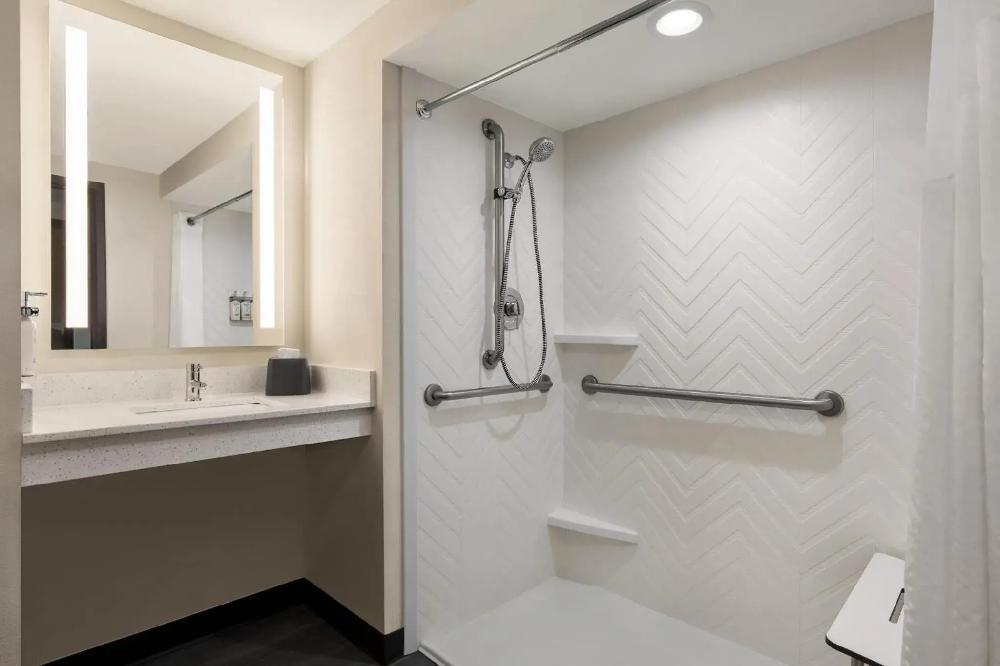 Photo of the whole room in Holiday Inn Columbus-Hilliard by IHG Photo of the whole room in Holiday Inn Columbus-Hilliard by IHG