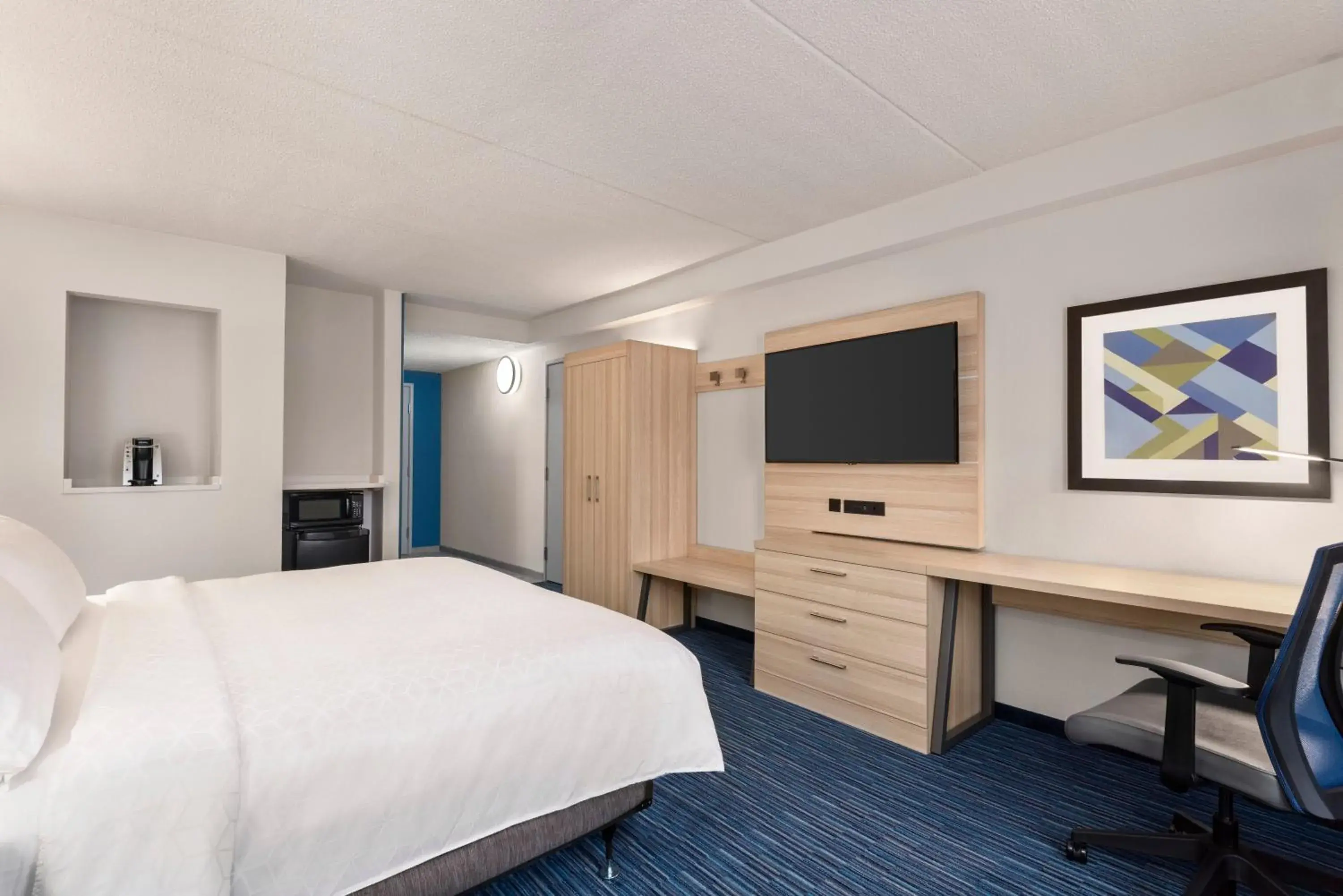 Photo of the whole room, Bed in Holiday Inn Express Dumfries-Quantico by IHG Photo of the whole room, Bed in Holiday Inn Express Dumfries-Quantico by IHG