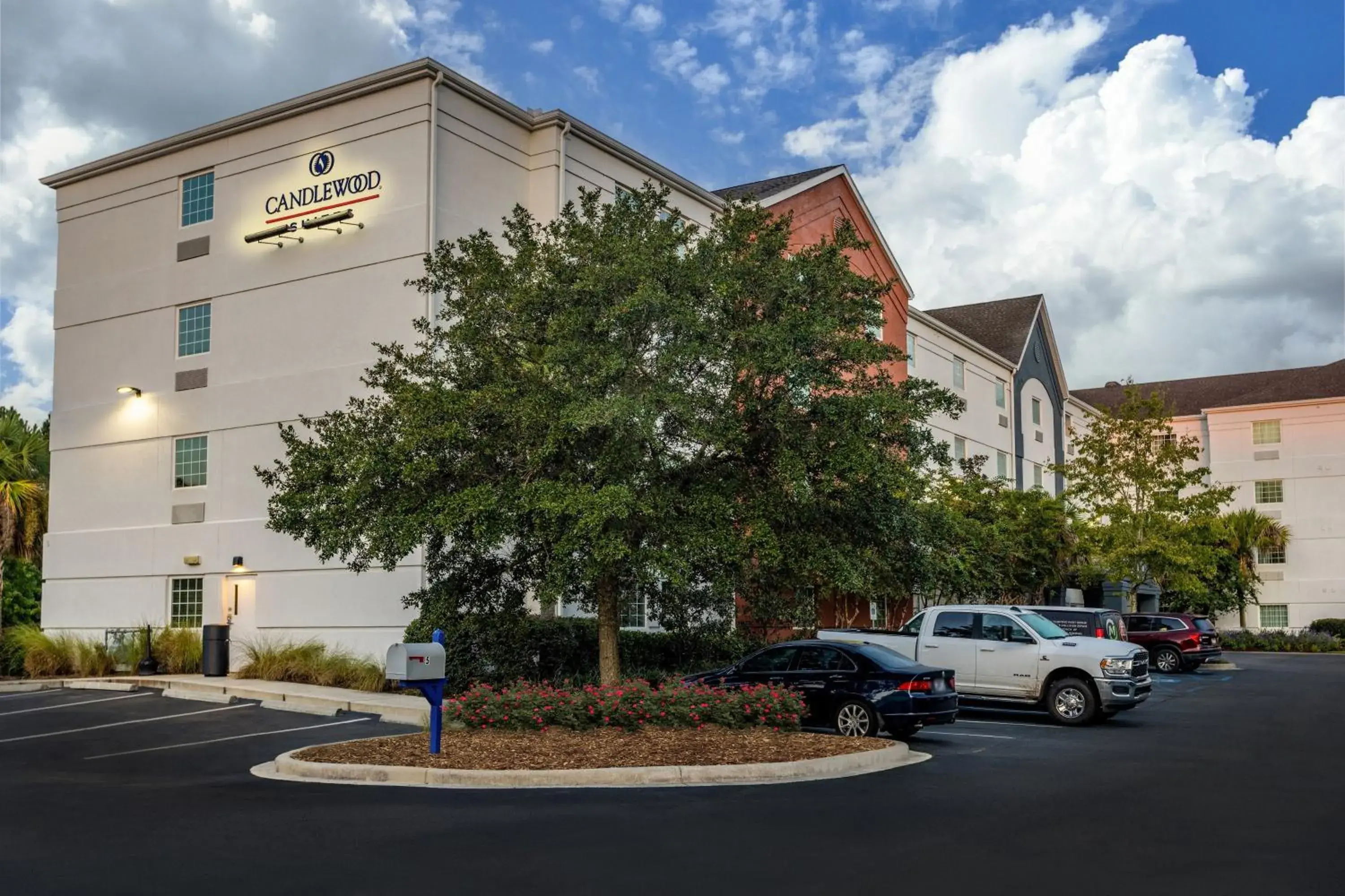 Property building in Candlewood Suites - Bluffton-Hilton Head by IHG Property building in Candlewood Suites - Bluffton-Hilton Head by IHG