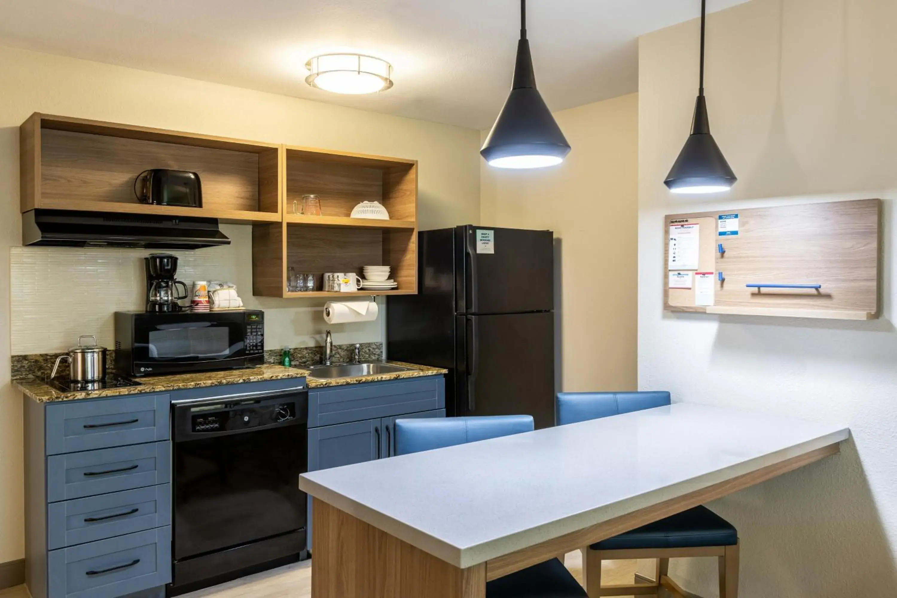 Queen Studio Suite - Mobility Access Roll in Shower/Non-Smoking in Candlewood Suites - Bluffton-Hilton Head by IHG Queen Studio Suite - Mobility Access Roll in Shower/Non-Smoking in Candlewood Suites - Bluffton-Hilton Head by IHG