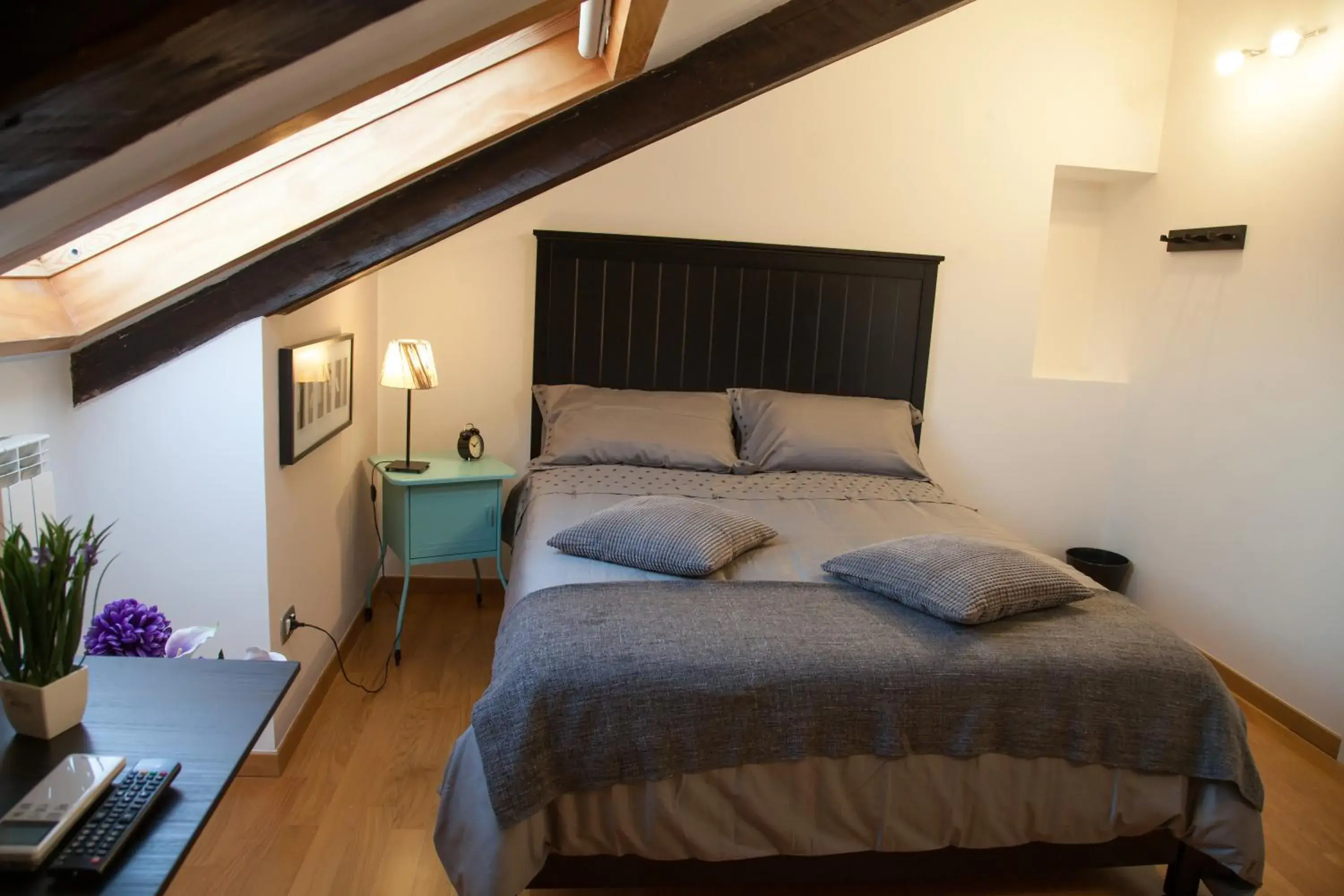 Double Room with Shared Bathroom - single occupancy in Caesar Napoli Double Room with Shared Bathroom - single occupancy in Caesar Napoli