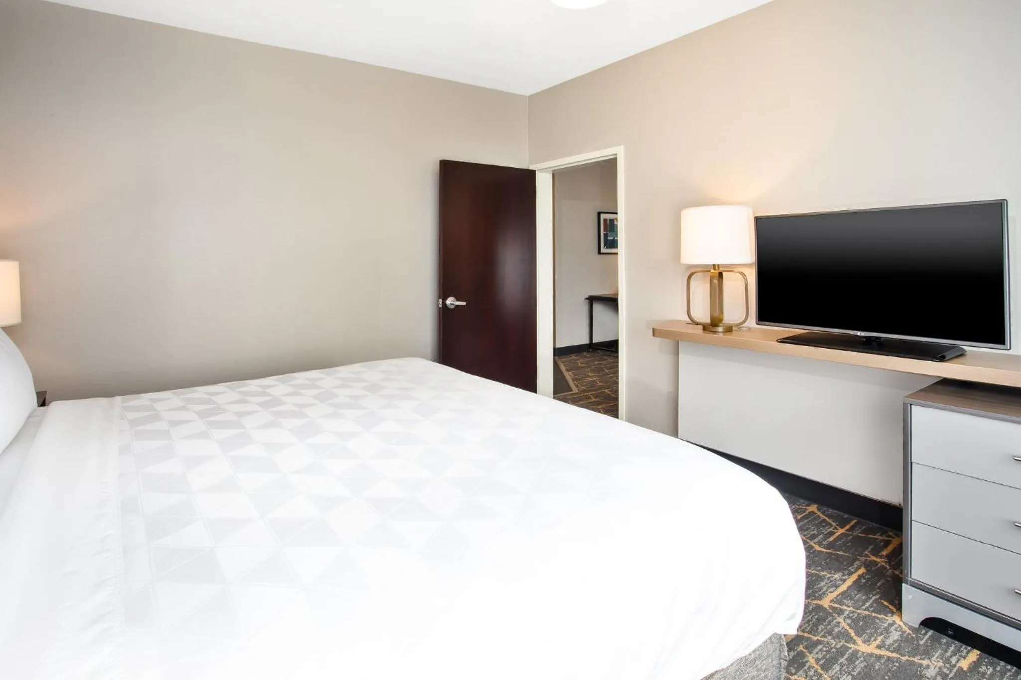 Photo of the whole room, Bed in Holiday Inn Canton-Belden Village by IHG