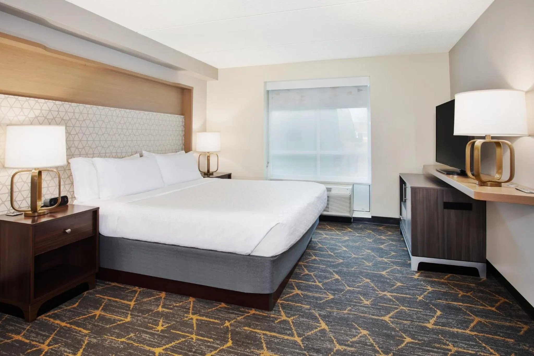 Photo of the whole room, Bed in Holiday Inn Canton-Belden Village by IHG