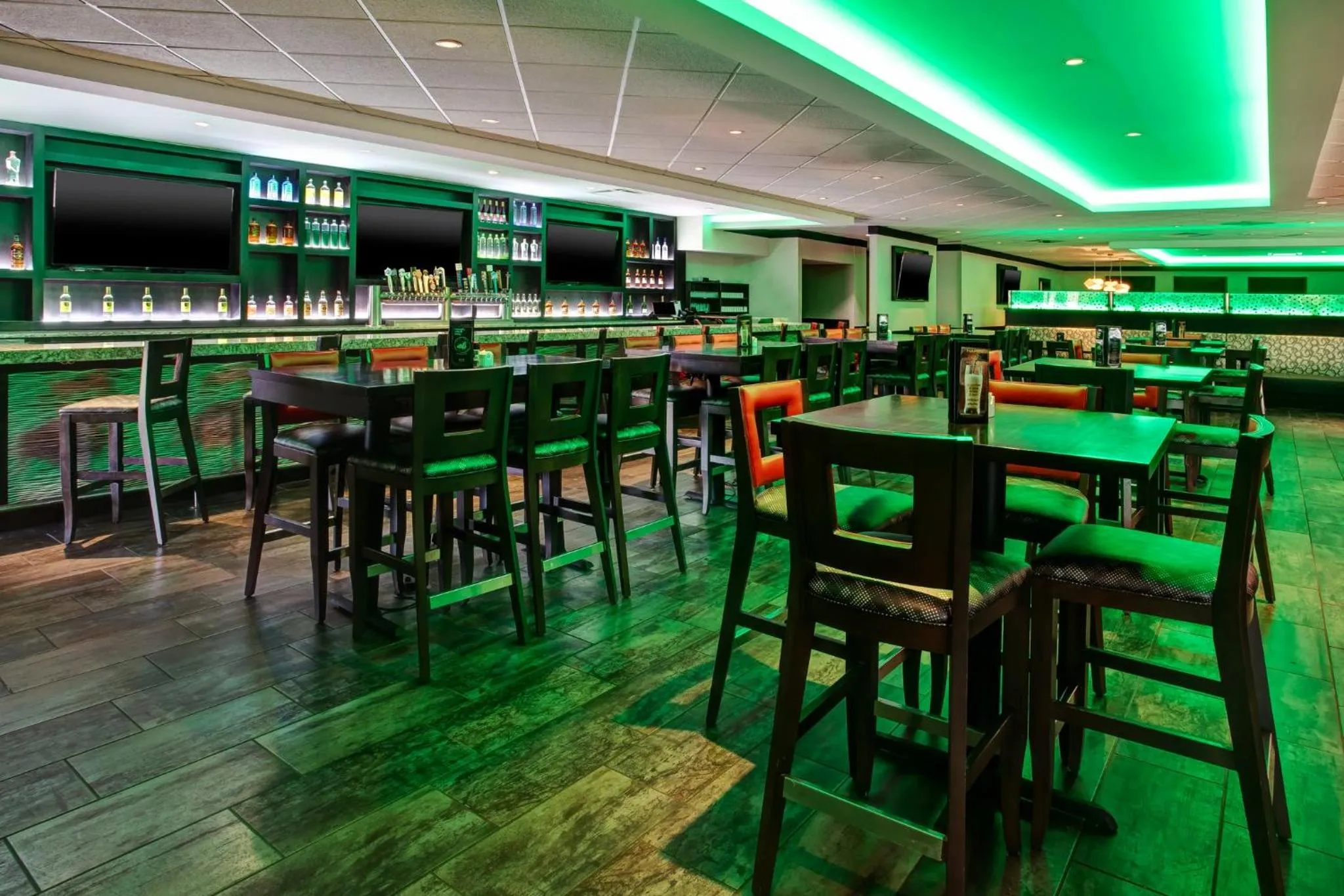 Lounge or bar in Holiday Inn Canton-Belden Village by IHG