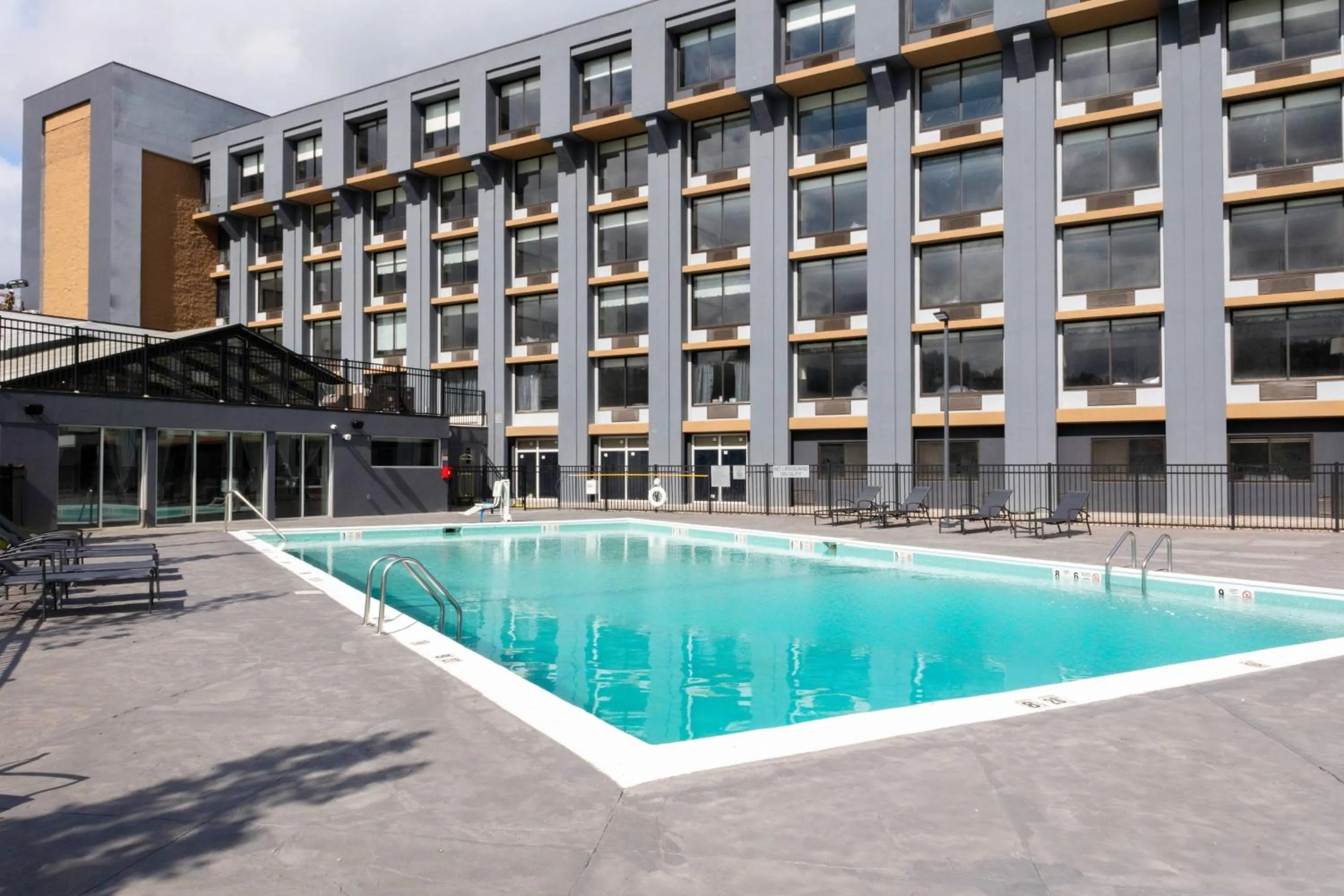 Swimming pool in Fairfield Inn & Suites Springfield Enfield