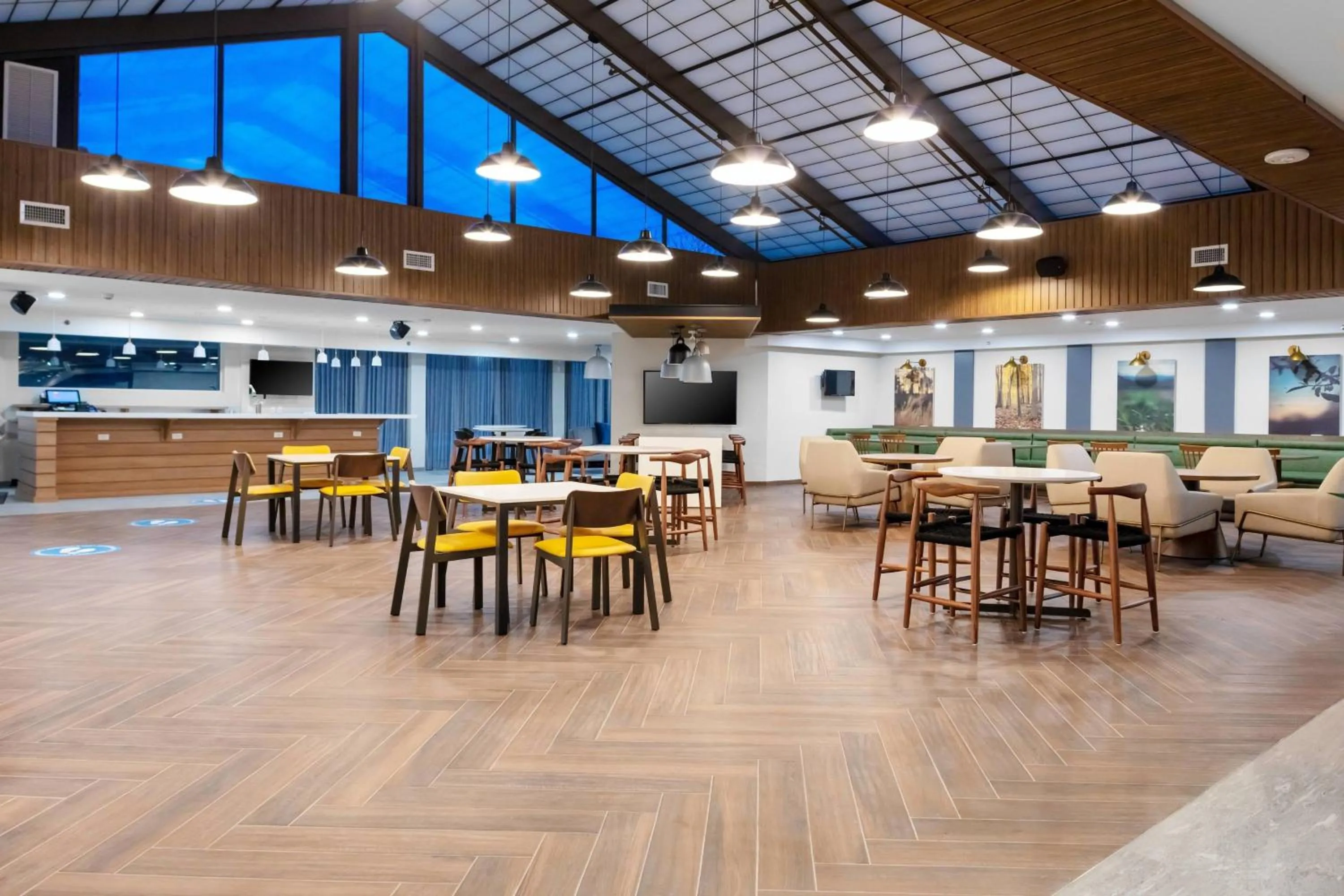 Breakfast in Fairfield Inn & Suites Springfield Enfield