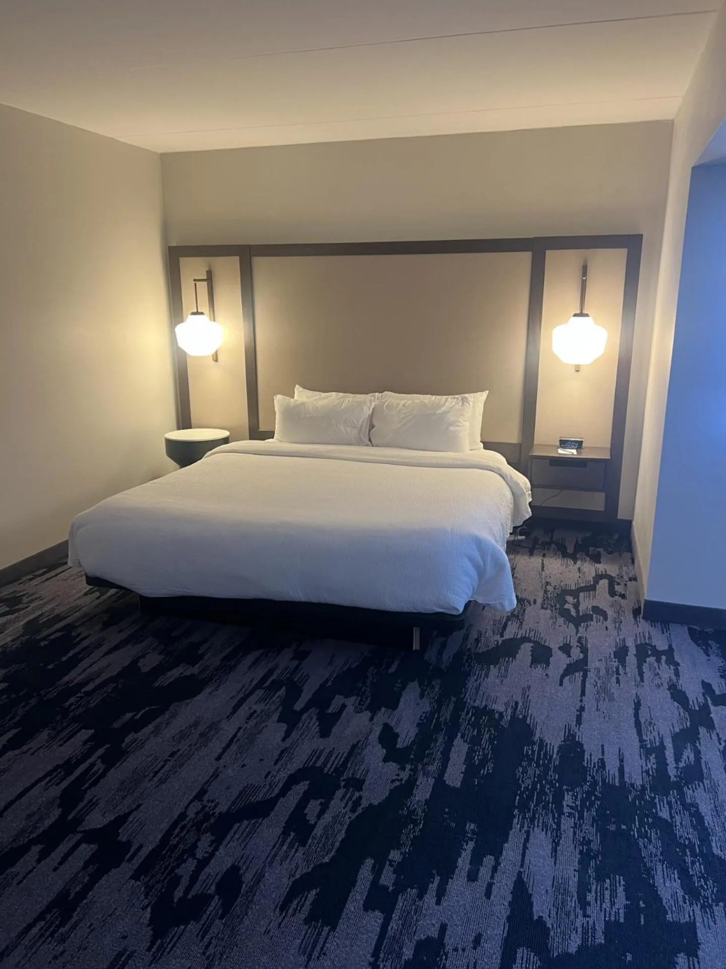 Guests, Bed in Fairfield Inn & Suites Springfield Enfield