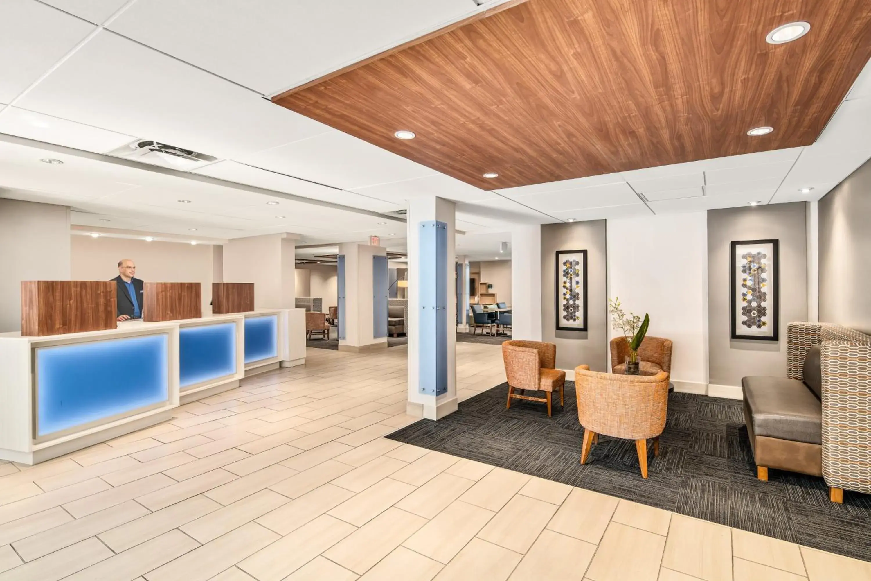 Property building in Holiday Inn Express Ft Lauderdale Cruise-Airport by IHG Property building in Holiday Inn Express Ft Lauderdale Cruise-Airport by IHG