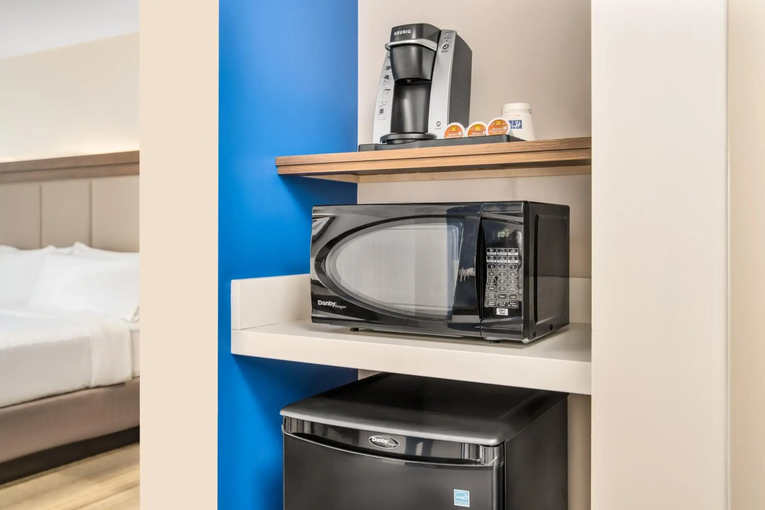 Photo of the whole room, Bed in Holiday Inn Express Ft Lauderdale Cruise-Airport by IHG Photo of the whole room, Bed in Holiday Inn Express Ft Lauderdale Cruise-Airport by IHG