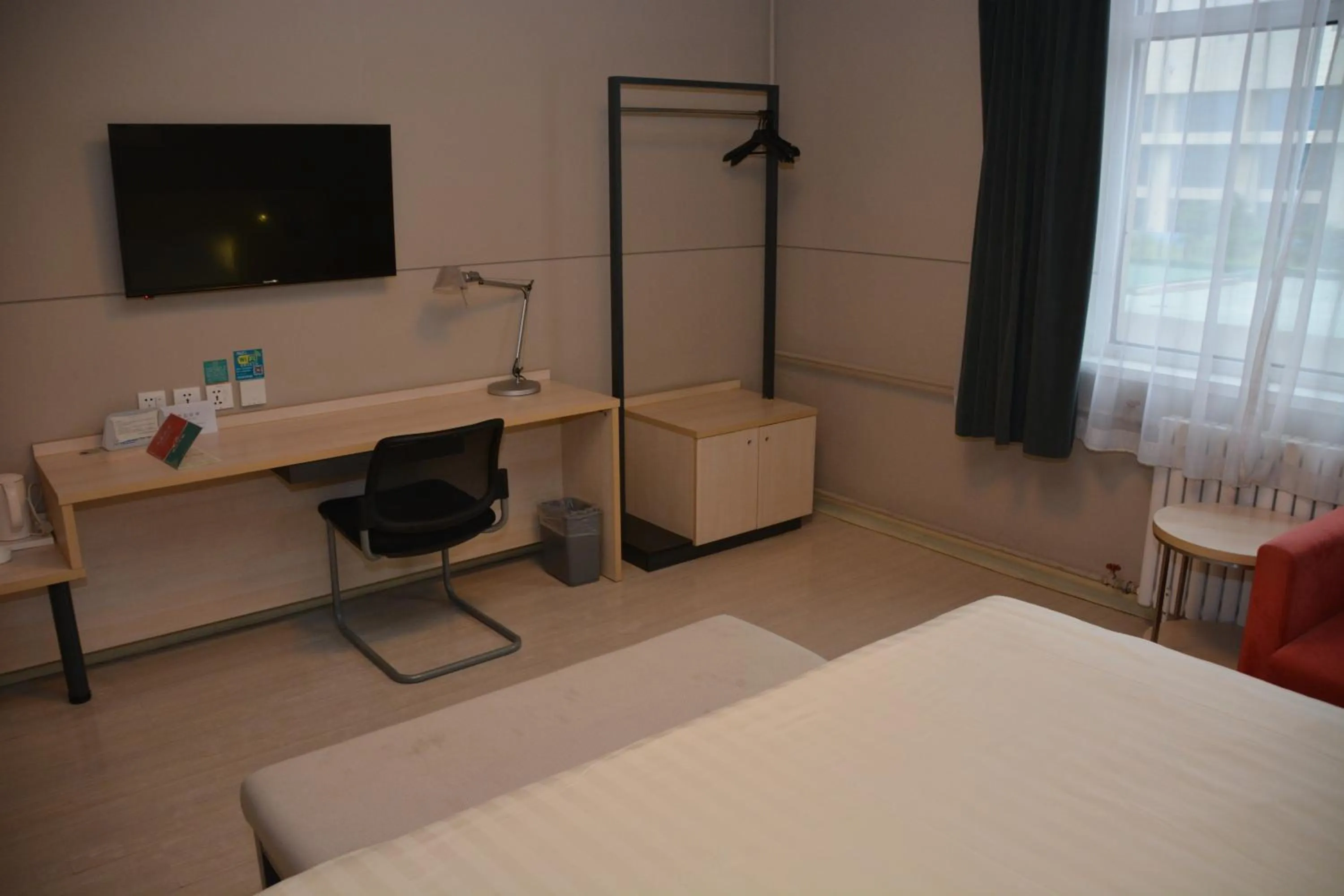 Bedroom, TV/Entertainment Center in Jinjiang Inn Hotel Tianjin Jintang Highway Steel pipe company Light rail station Branch